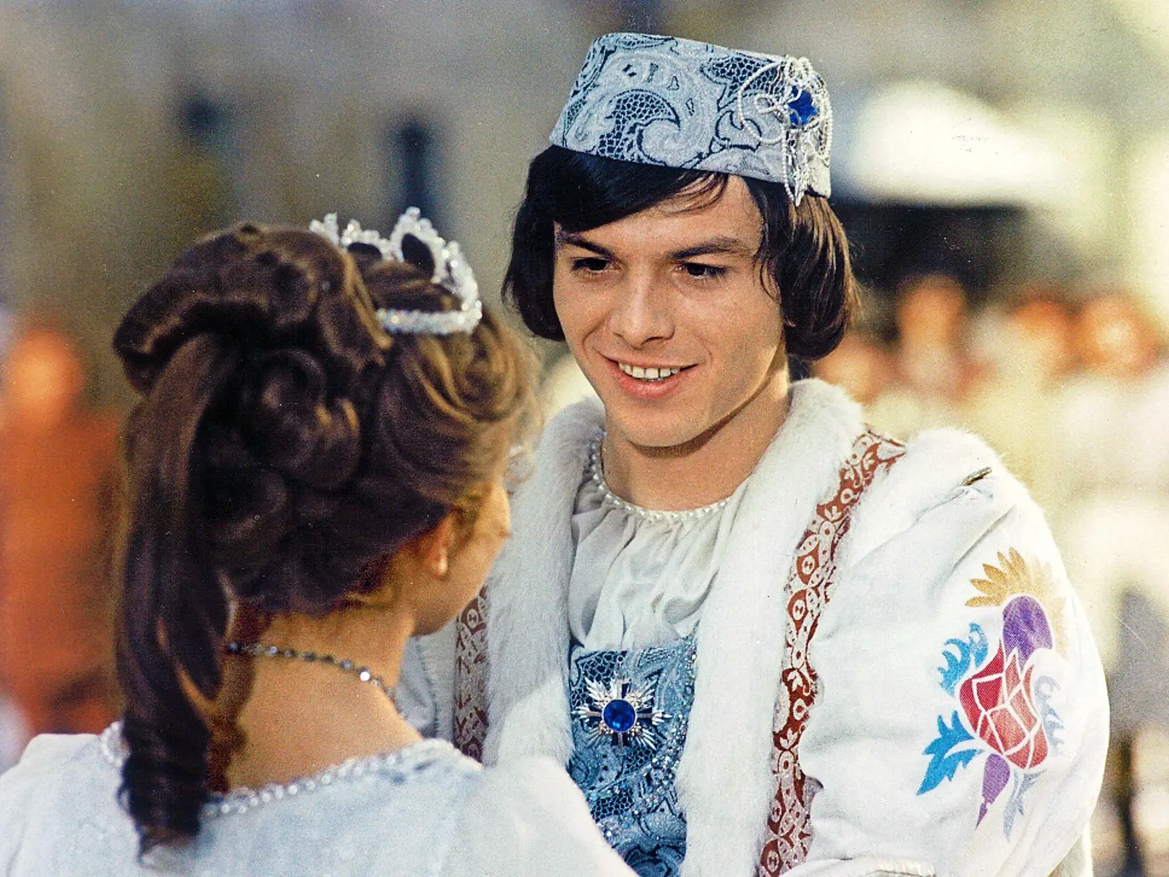 Princ z Popolušky má na krku veľké problémy. 