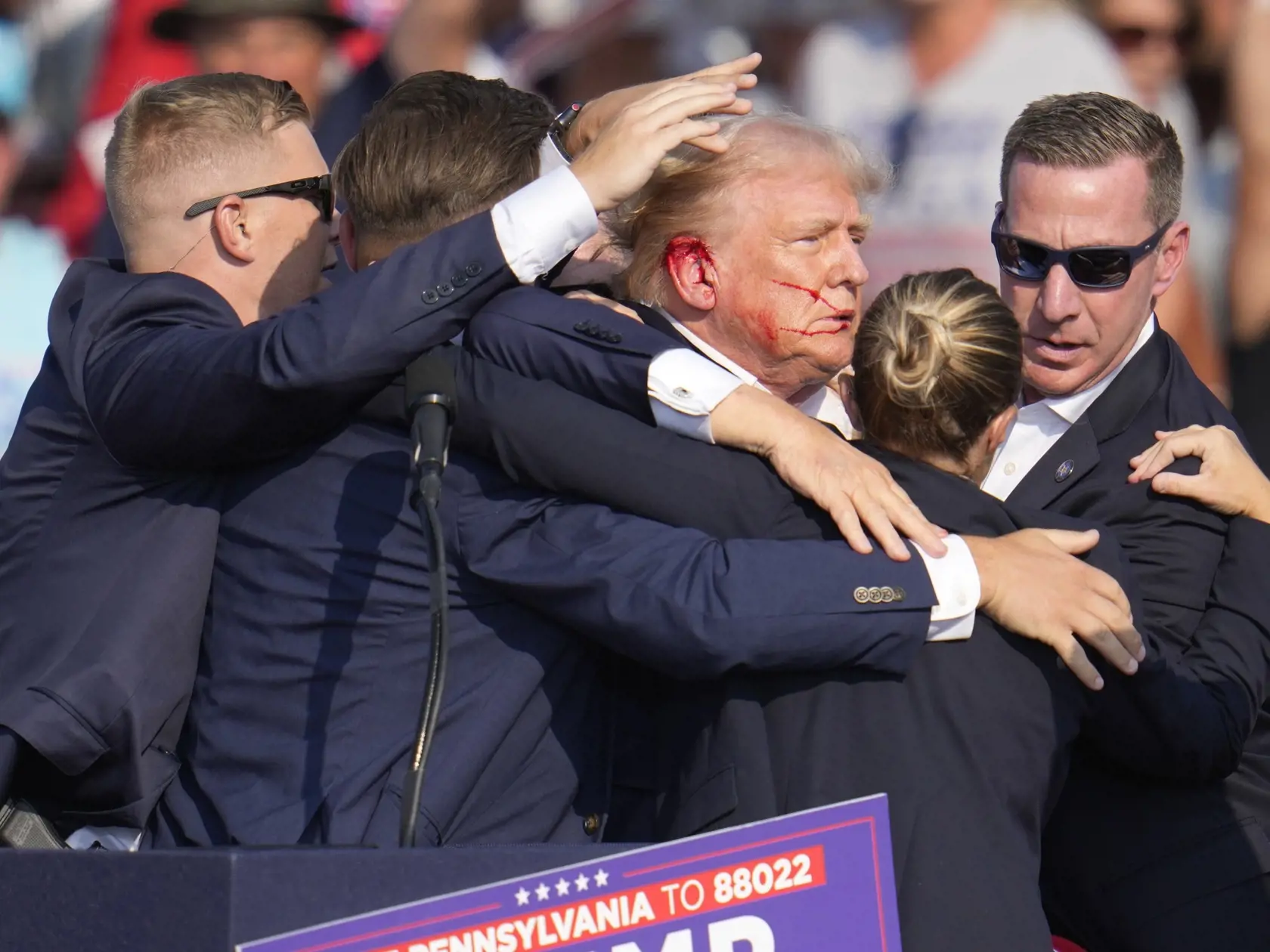 Dramatické zábery z atentátu na Donalda Trumpa.