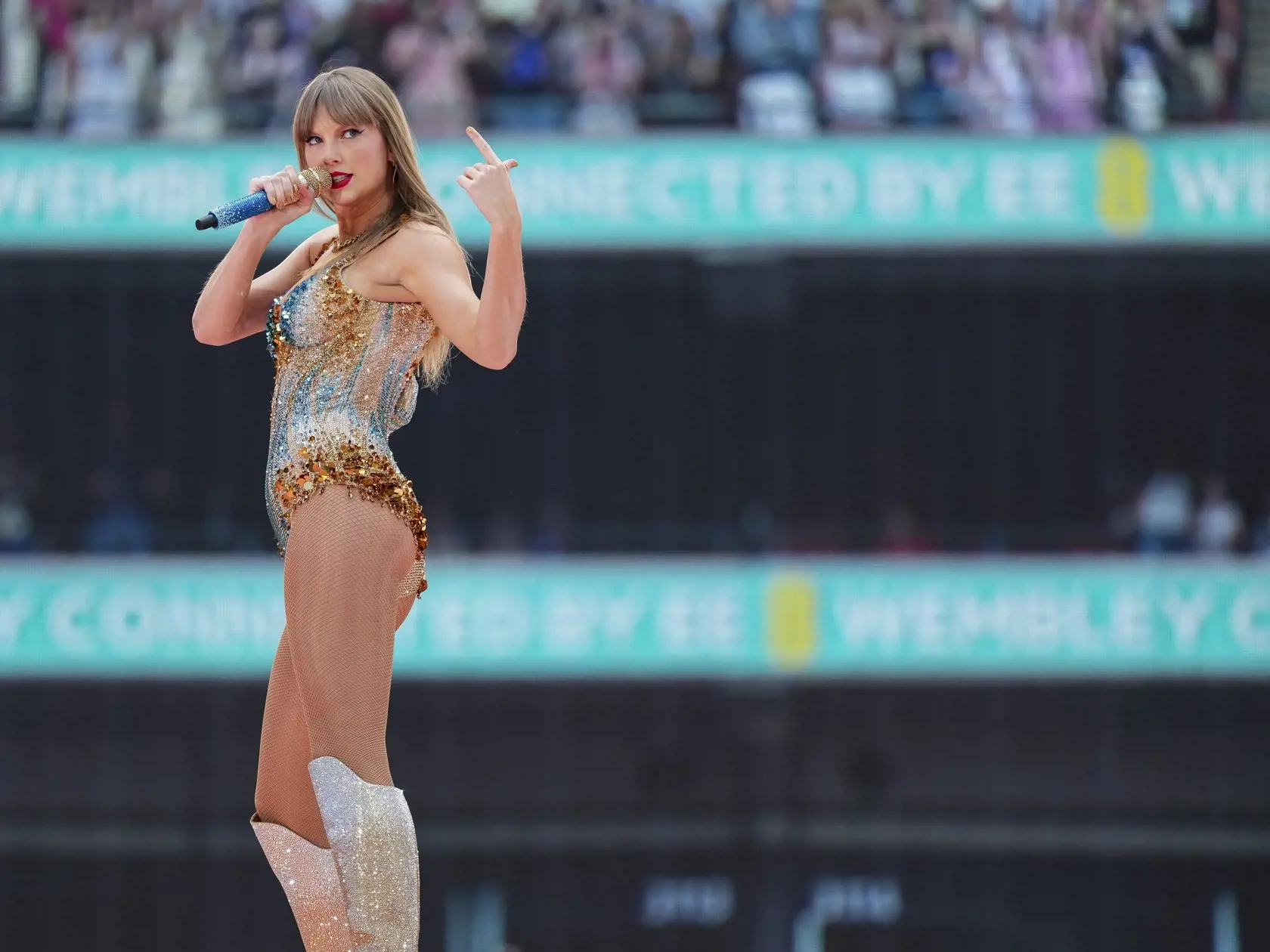 Na snímke americká speváčka Taylor Swift počas koncertu v rámci turné Eras Tour na štadióne Wembley v Londýne 21. júna 2024.