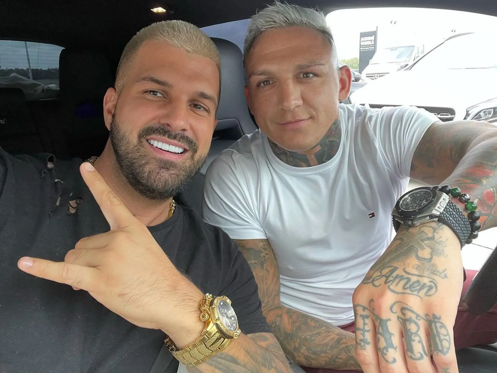 Influencer René Strausz a MMA zápasník Gábor Borároros. Aj na nich panujú rozdielne názory.