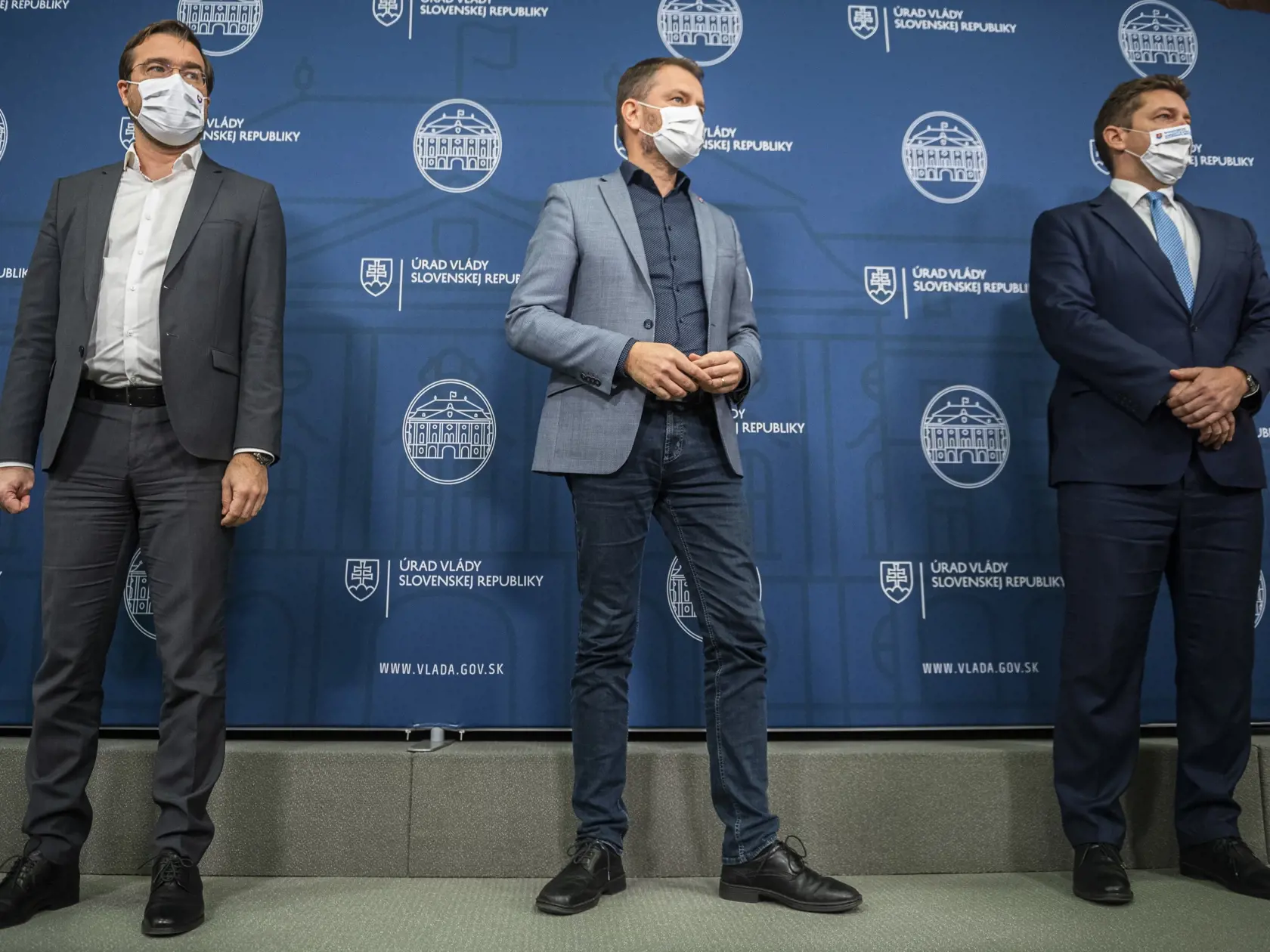 Na snímke zľava minister zdravotníctva SR Marek Krajčí (OĽaNO), predseda vlády SR Igor Matovič (OĽaNO) a minister dopravy a výstavby SR Andrej Doležal (Sme rodina) počas tlačovej konferencie k protiepidemickým opatreniam v Bratislave 9. decembra 2020. FOTO TASR - Jaroslav Novák