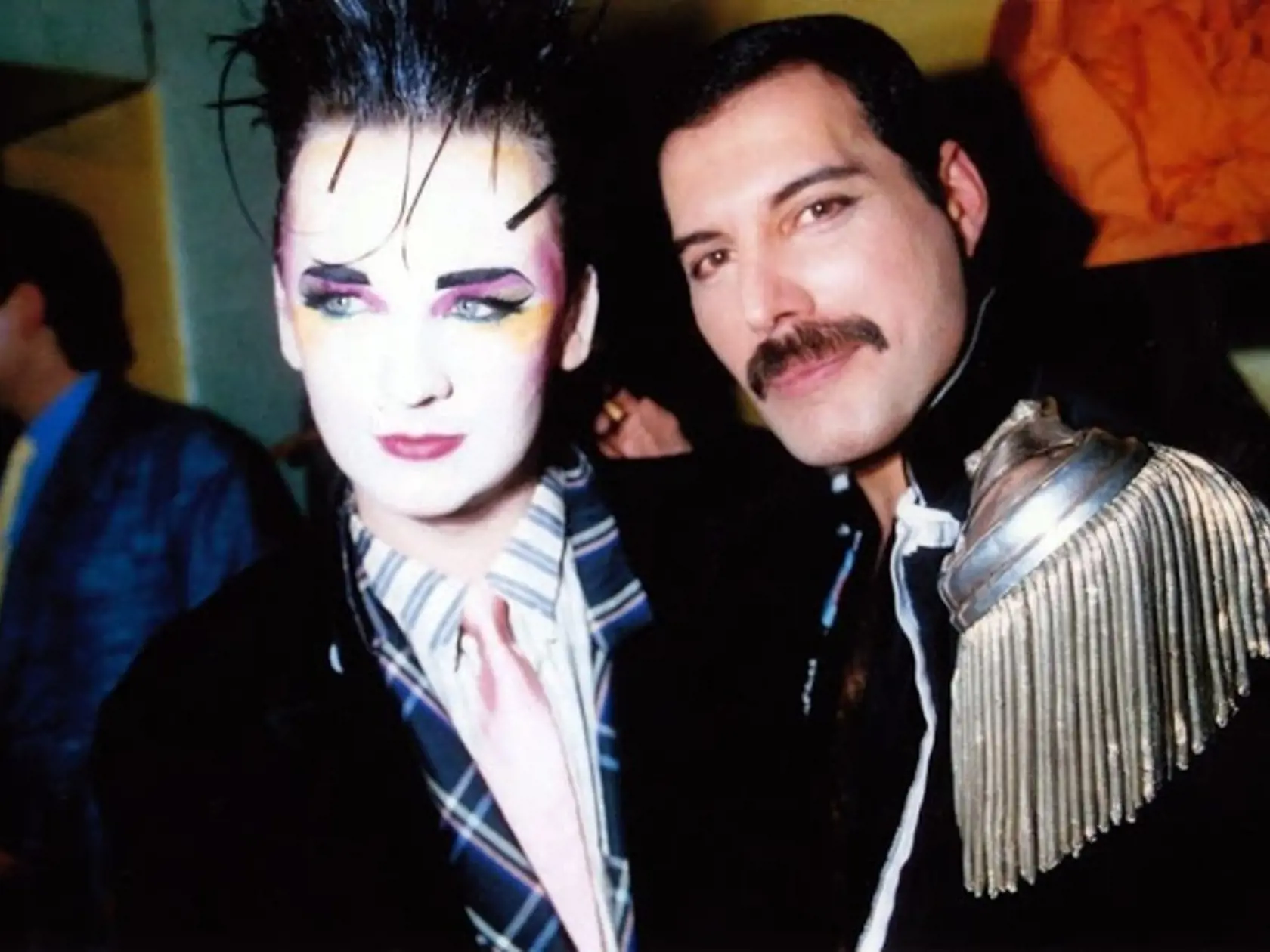 Spevák Queen Freddie Mercury a spevák Boy George.