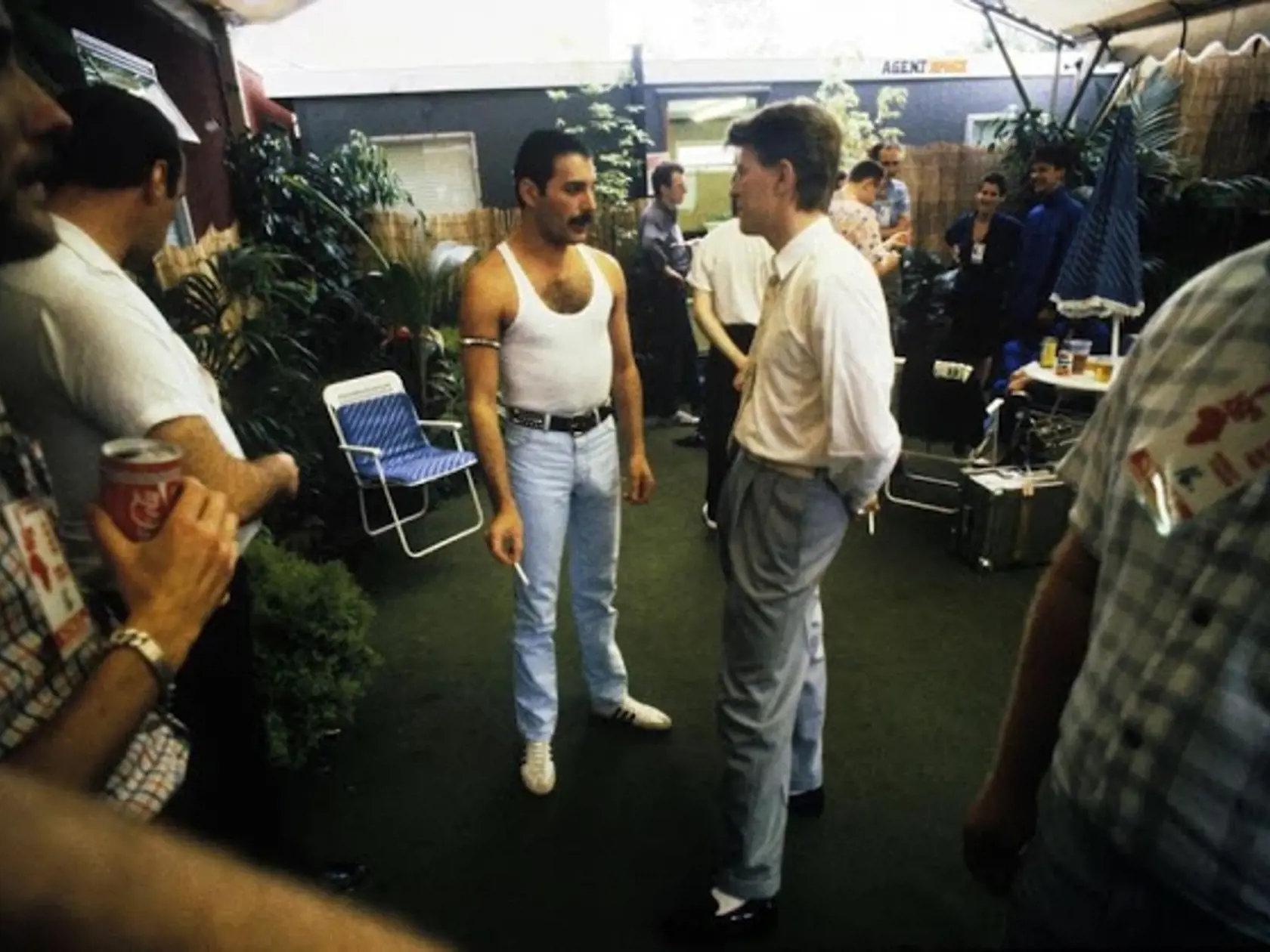 Spevák Queen Freddie Mercury a spevák David Bowie.