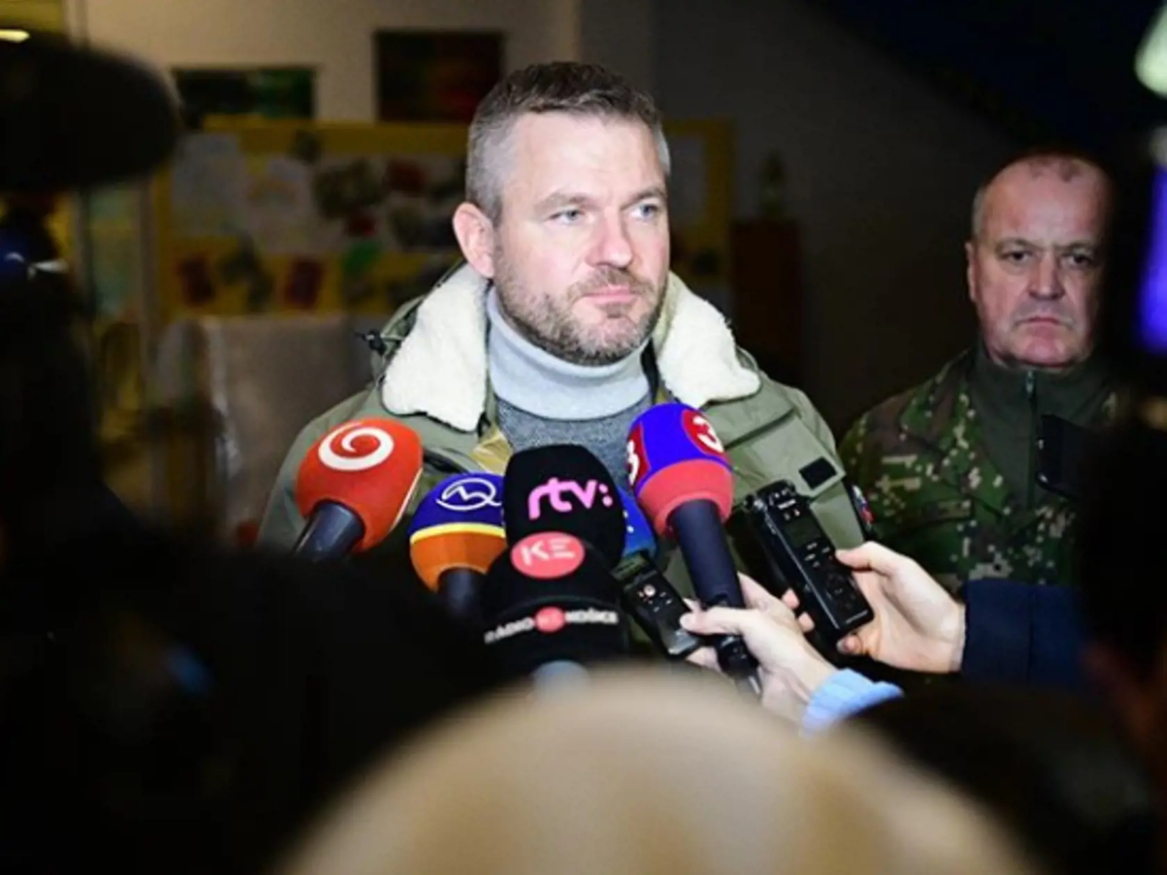 Neformálne oblečený poslanec Peter Pellegrini