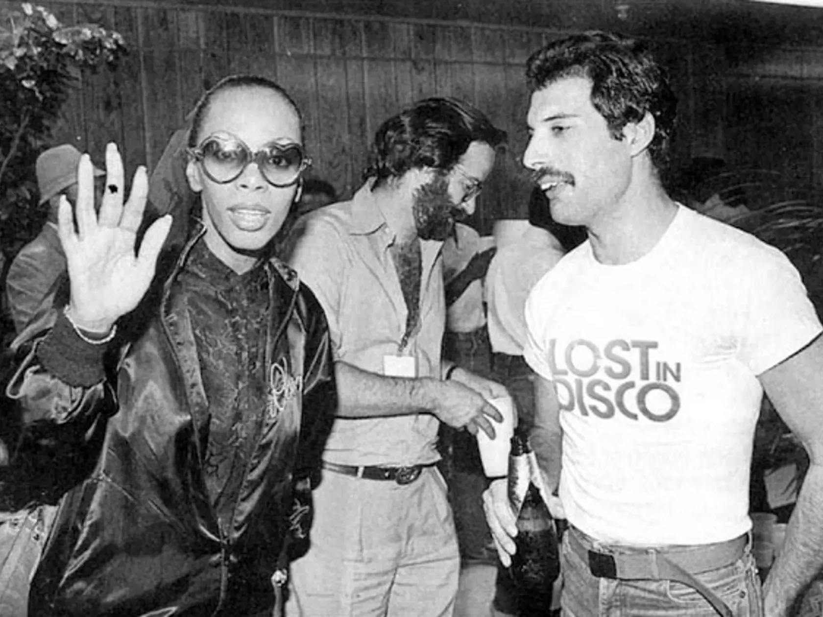 Spevák Queen Freddie Mercury a speváčka Donna Summer.