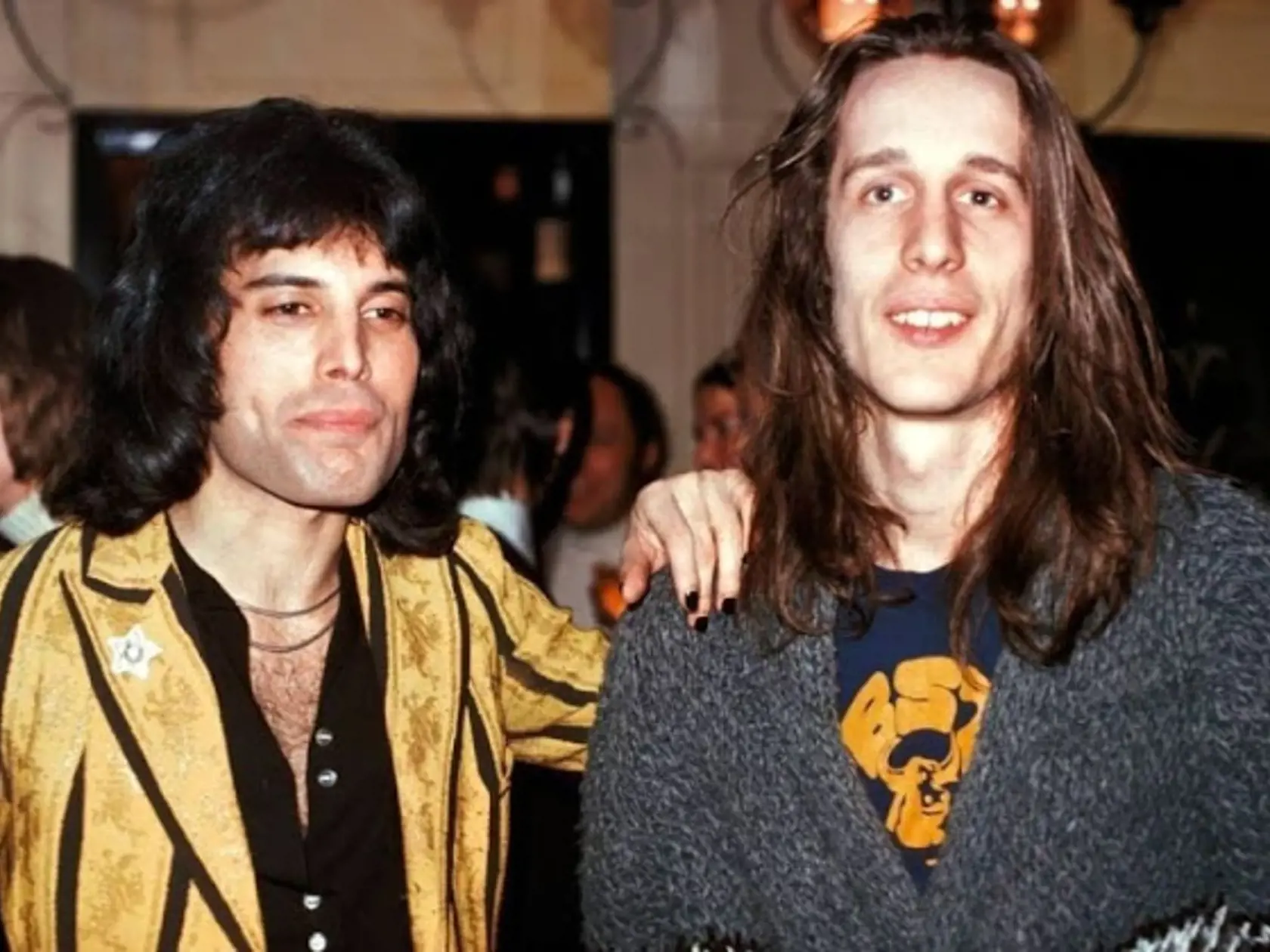 Spevák Queen Freddie Mercury a multiinštrumentalista Todd Rundgren.