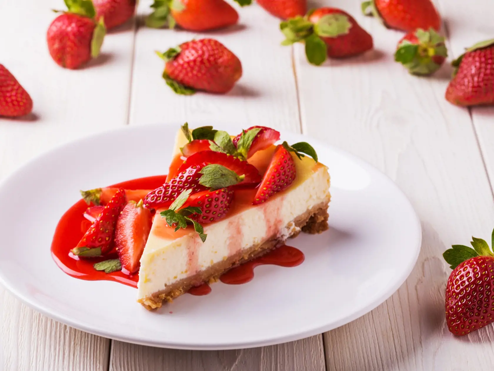Delicious,Homemade,Cheesecake,With,Strawberries,On,White,Wooden,Table.