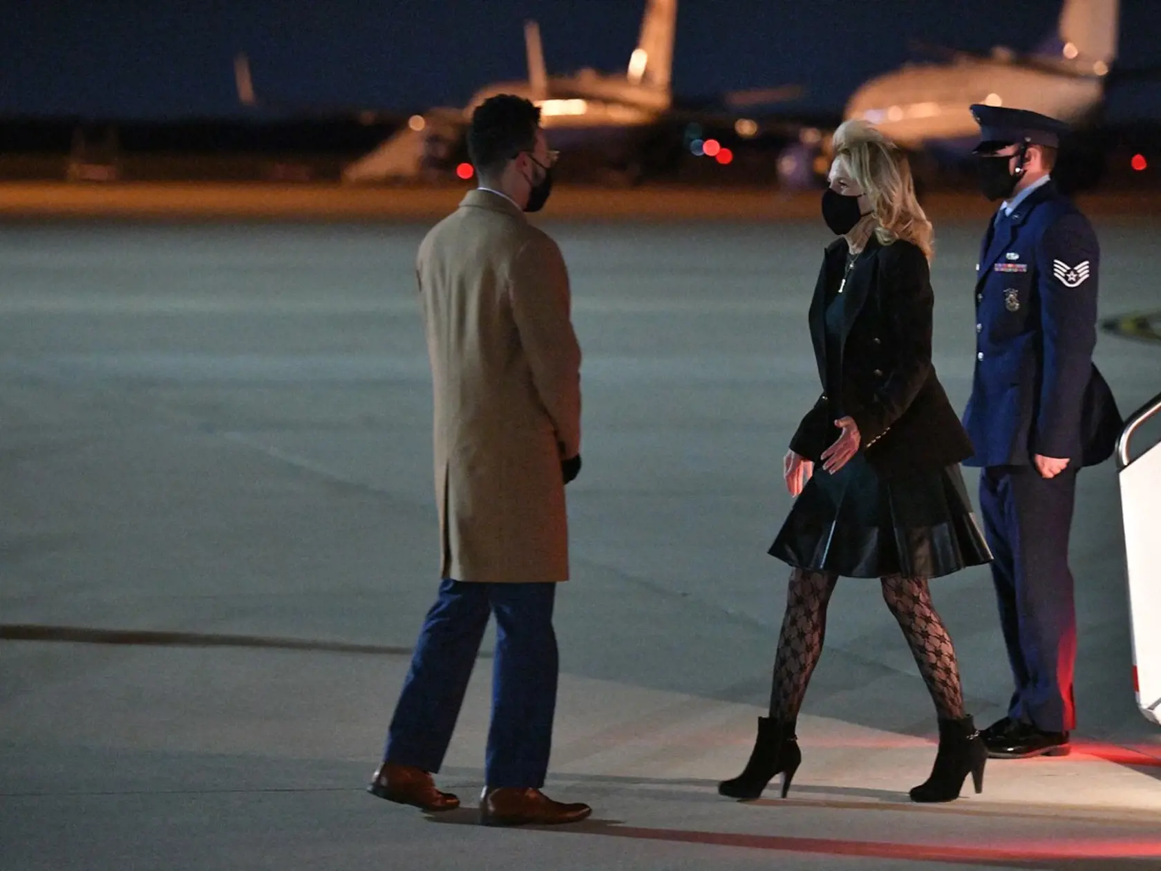 Jill Biden vo vzorovaných pančuškách. Je to vhodný outfit pre prvú dámu USA?