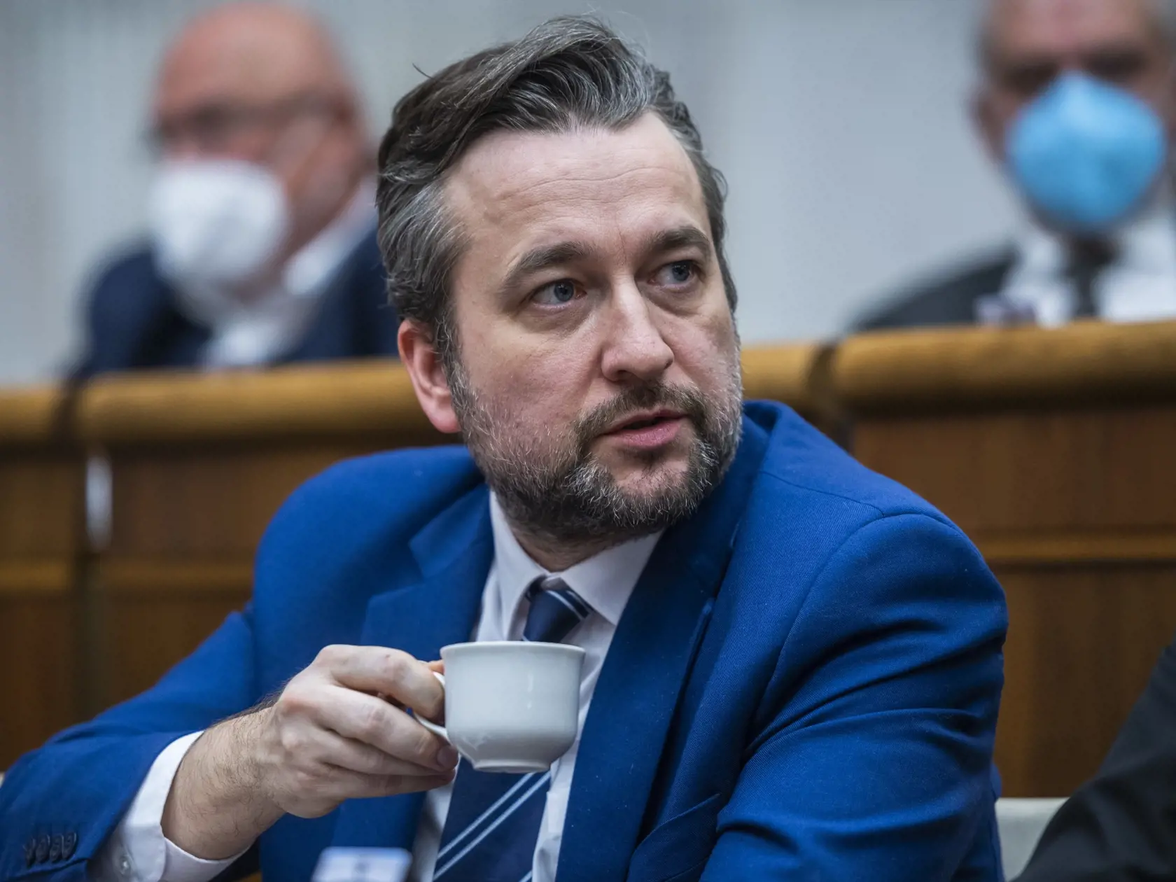 "Je to splnenie pokynu koaličných politikov, aby zavreli ústa opozičnému politikovi, ktorý mal veľký výtlak na sociálnej sieti," uviedol Blaha.