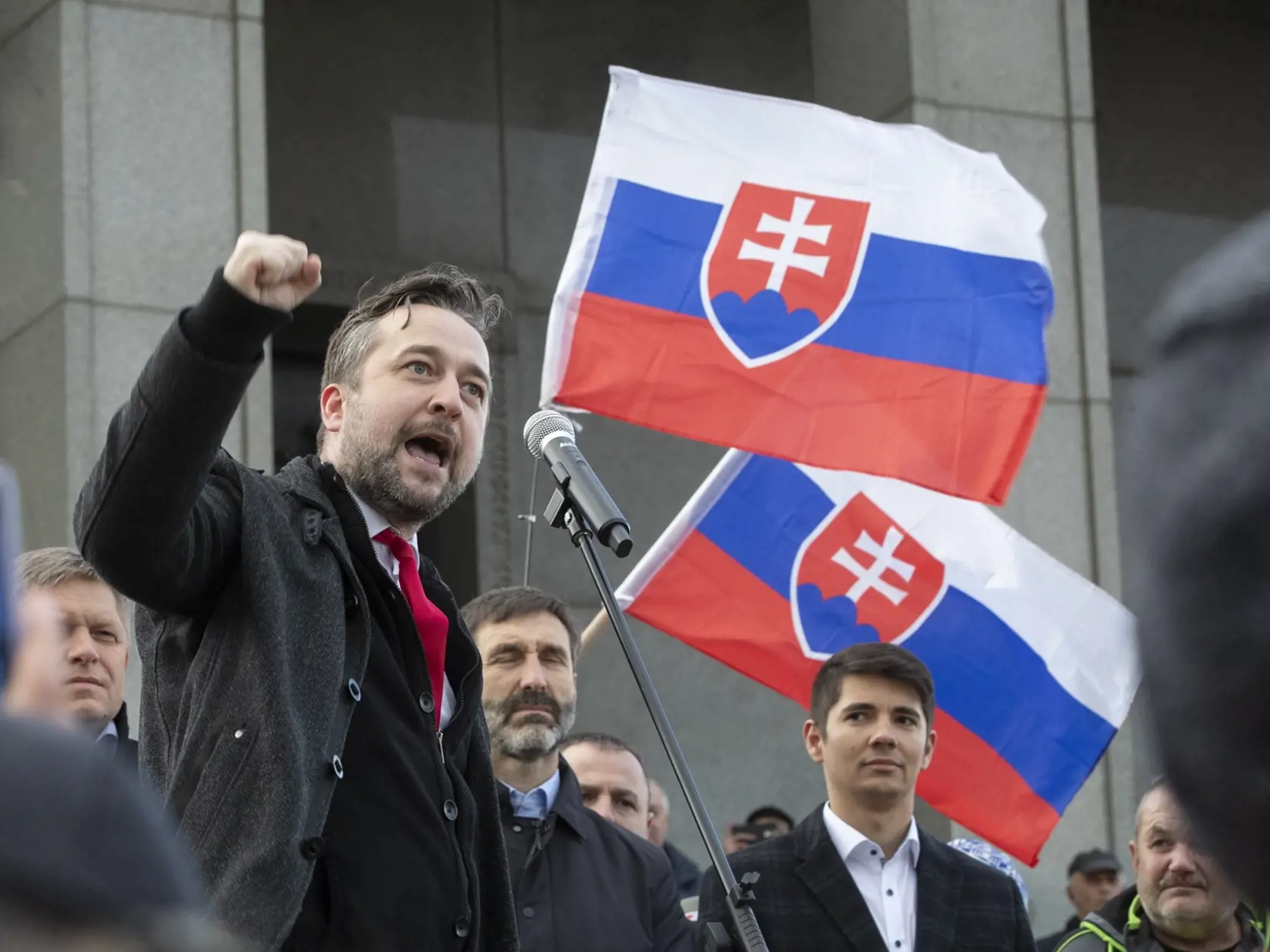 Opozičný poslanec Národnej rady (NR) SR Ľuboš Blaha (Smer-SD) považuje zrušenie jeho stránky na sociálnej sieti za účelové.