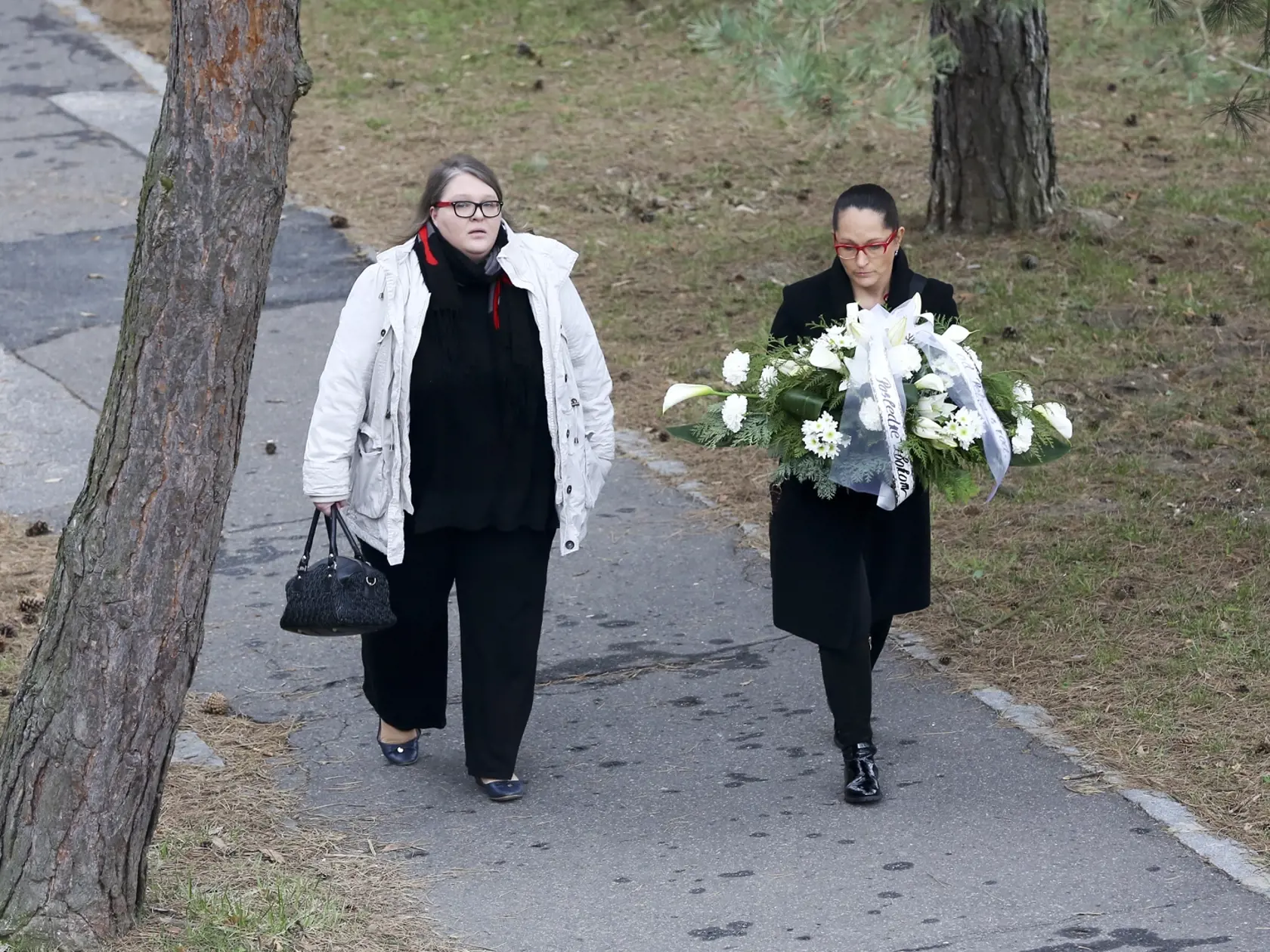 Simona Párnická na pohrebe babičky (mamy Zdeny Studenkovej) v roku 2017.
