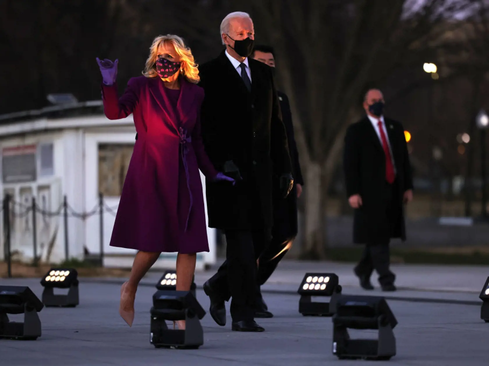 Dr. Jill Biden a zvolený prezident Joe Biden pri Lincolnovom pamätníku v predvečer prezidentskej inaugurácie 19. januára 2021 vo Washingtone DC.