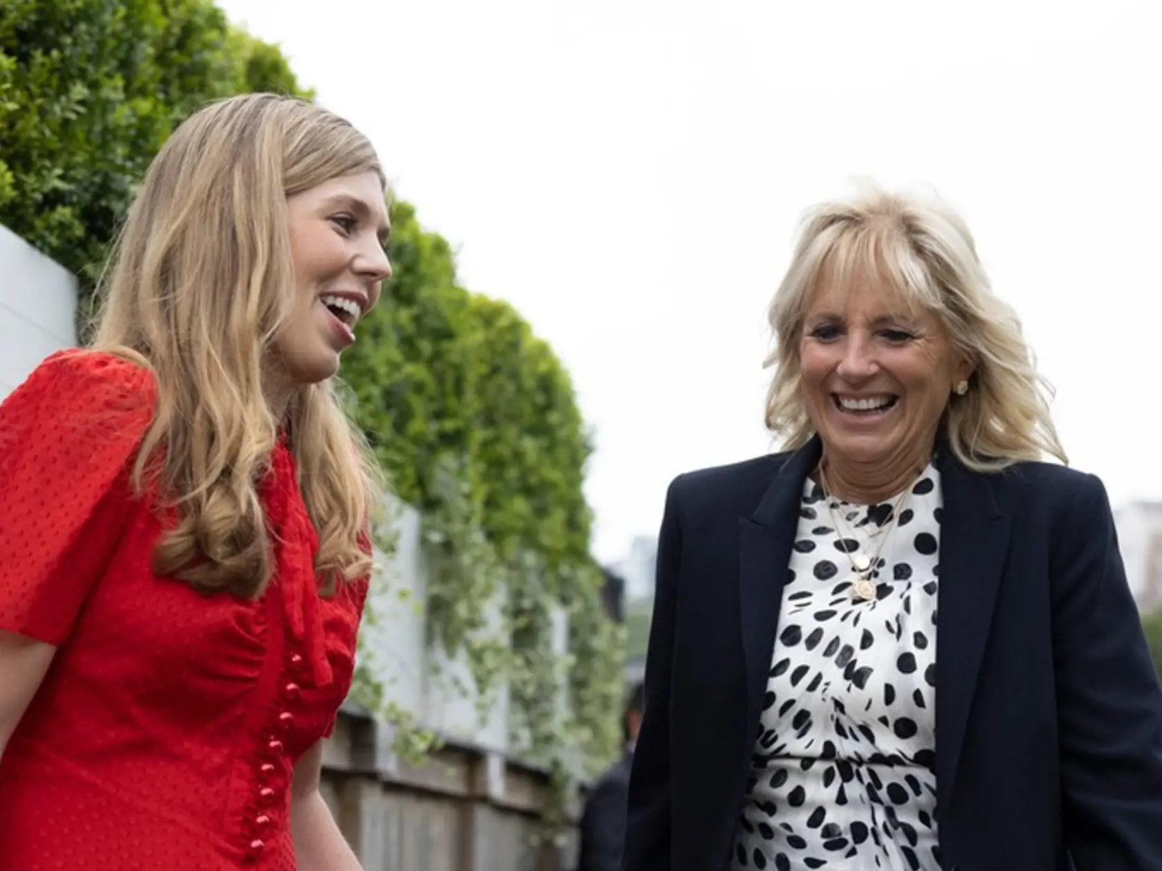 Carrie (33) a Jill Bidenová (70) využili stretnutie lídrov siedmich najvyspelejších ekonomík sveta na to, aby sa lepšie spoznali.