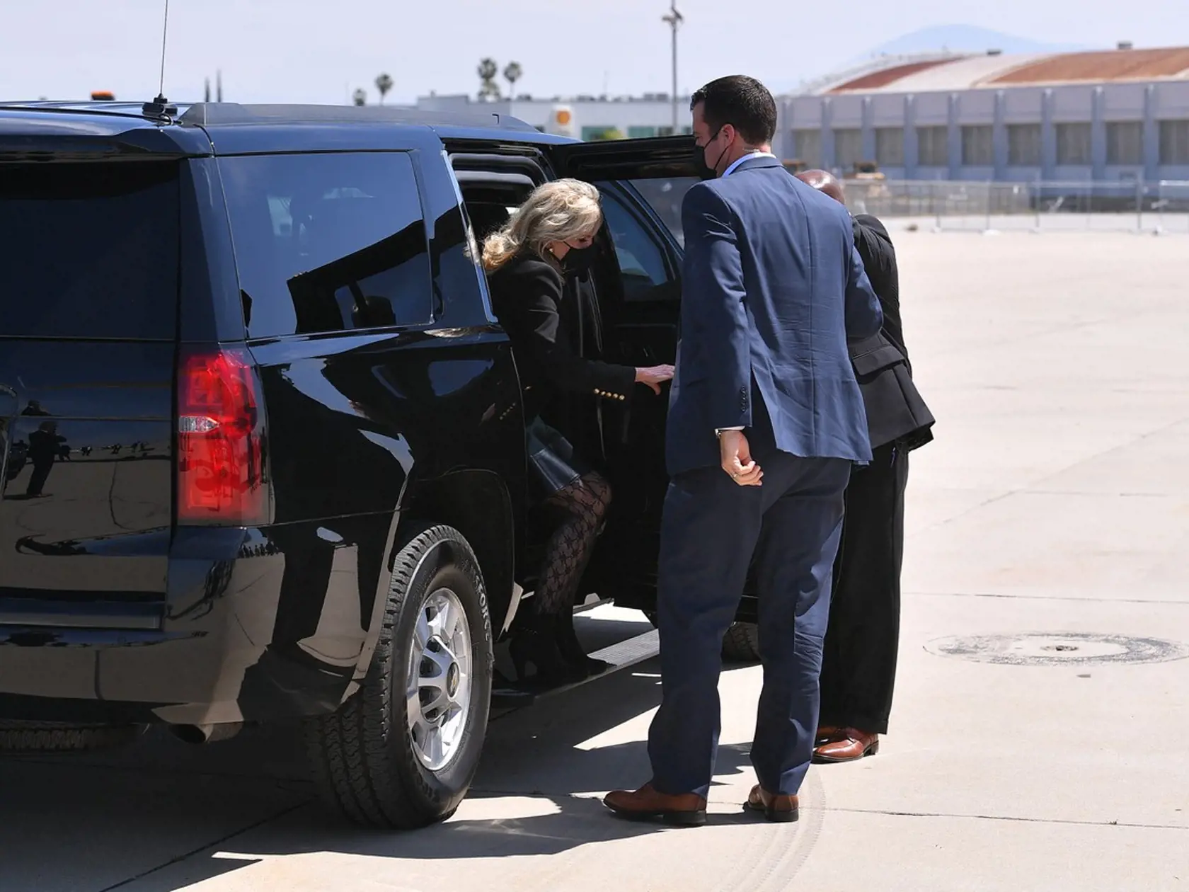 Jill Biden sa ukázala v odvážnych pančuchách a Američanov rozdelila na dva tábory.