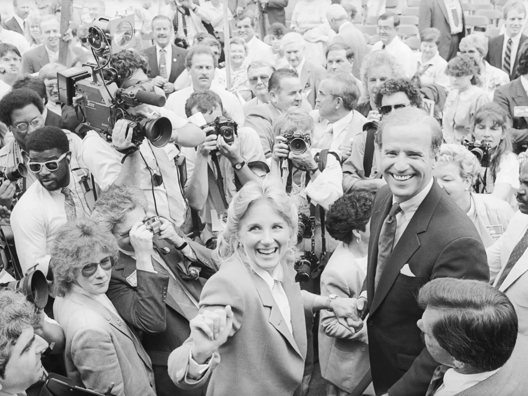 Biden sa pokúšal kandidovať za prezidenta už v 80. rokoch. Na fotke so súčasnou manželkou Jill Biden.