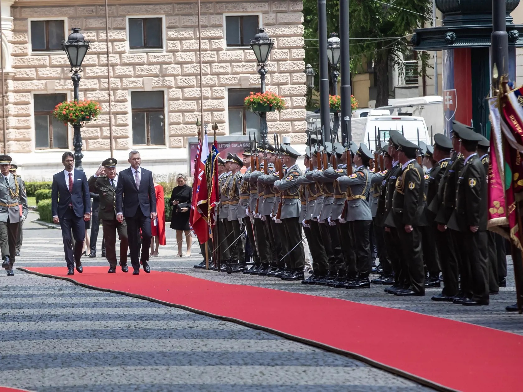 Inaugurácia Petra Pellegriniho, prehliadka jednotiek Ozbrojených síl SR. Na snímke je Peter Pellegrini a Robert Kaliňák.