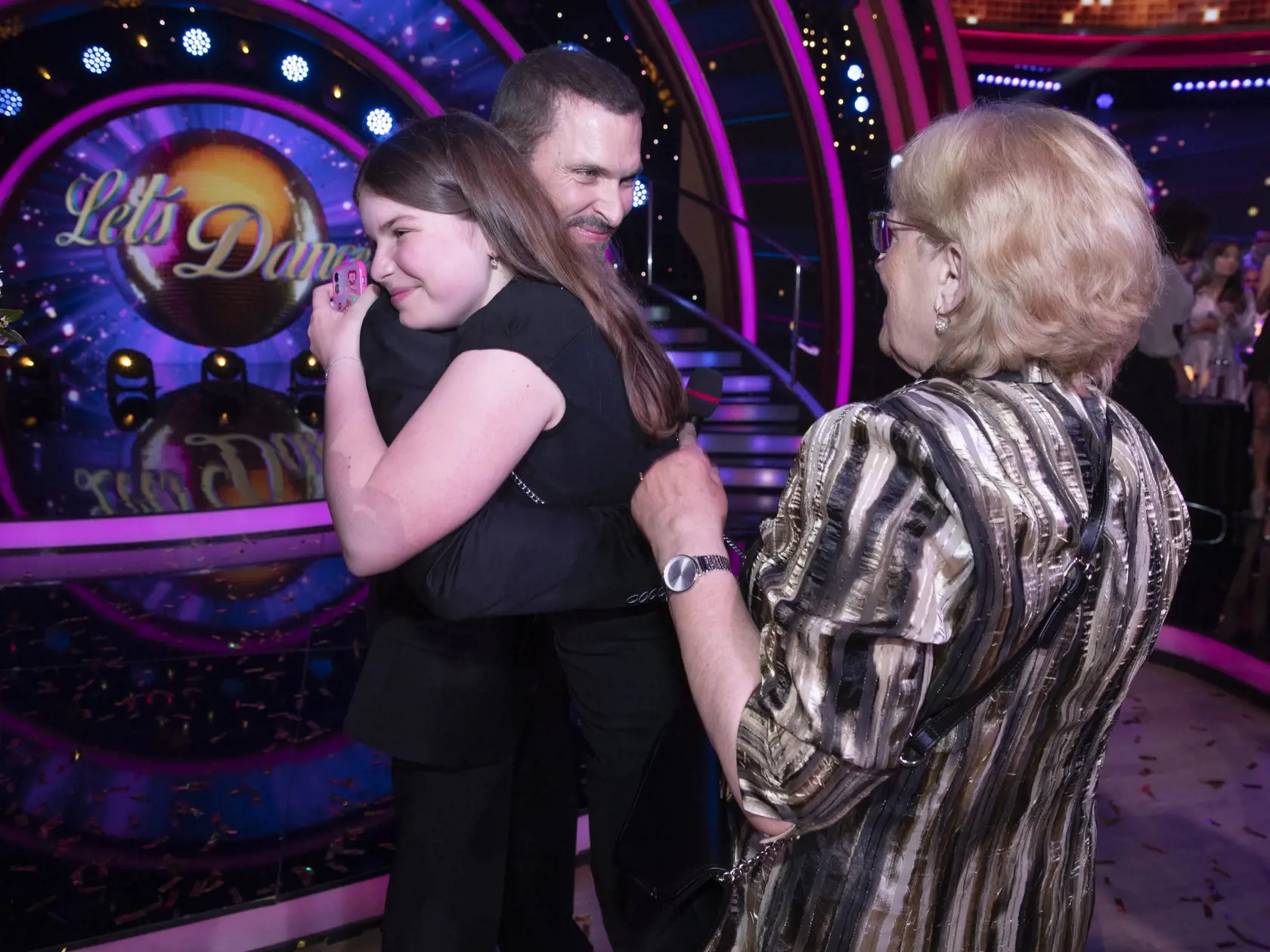 Finale tanečnej televíznej šou Let’s Dance v bratislavskej Inchebe. Na snímke je Ján Koleník s neterou a matkou.