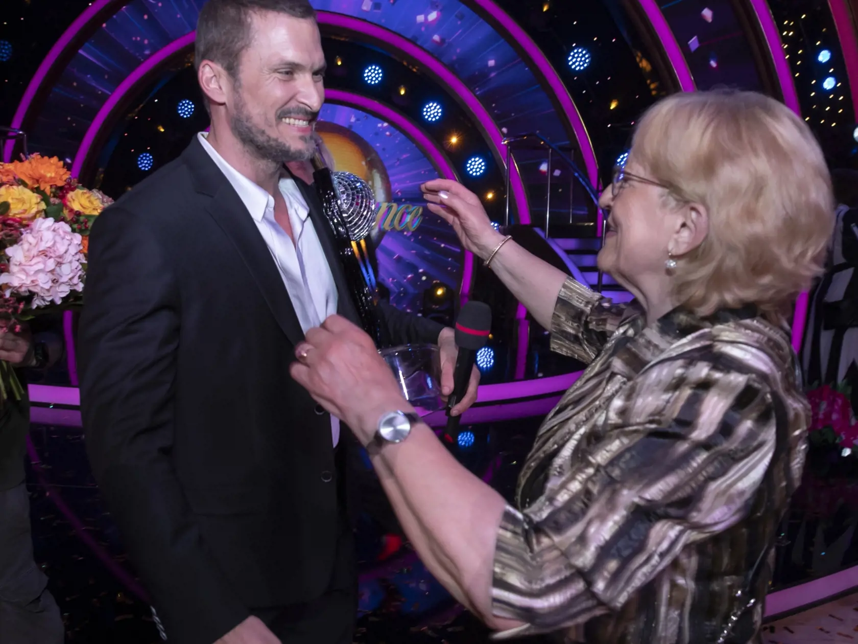 Finale tanečnej televíznej šou Let’s Dance v bratislavskej Inchebe. Na snímke je Ján Koleník s neterou a matkou.