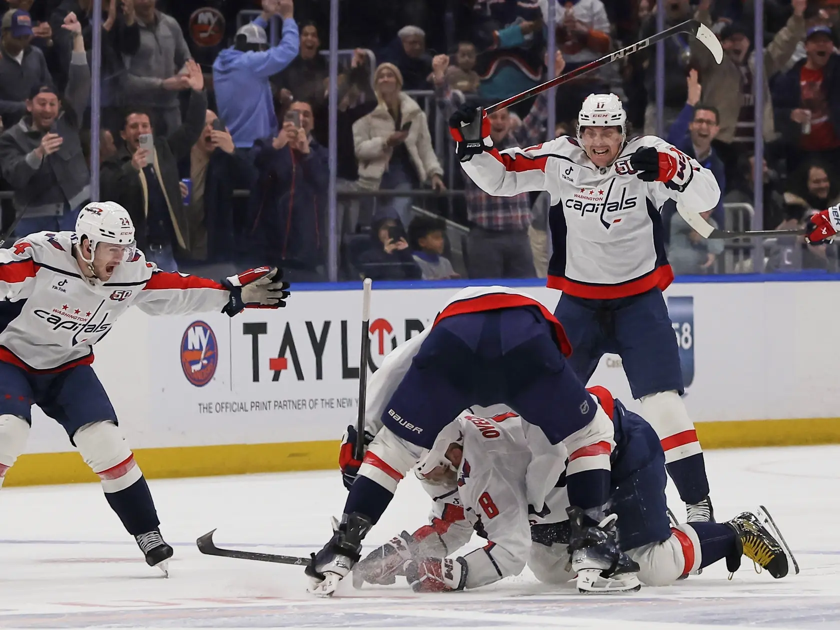 Ovečkin pokoril Gretzkého a stal sa najlepším strelcom histórie NHL.
