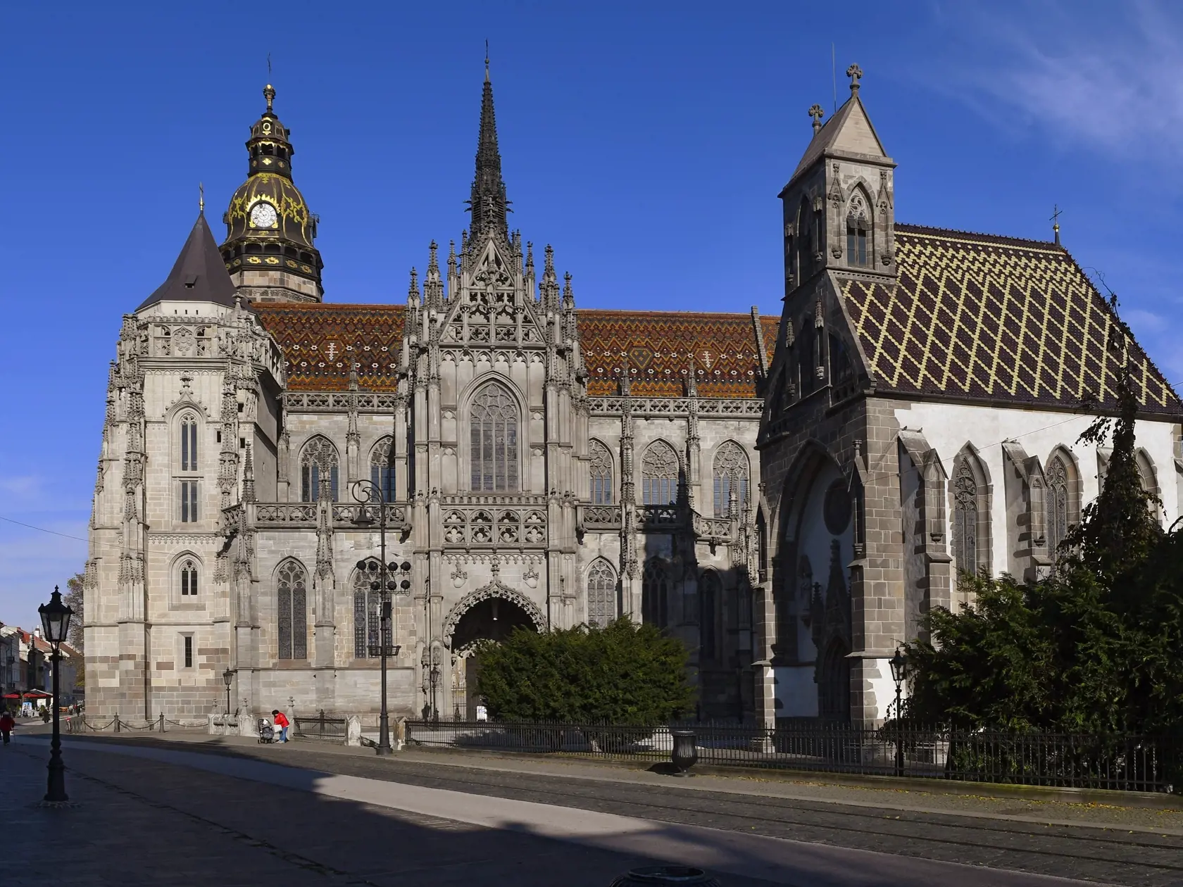 Na snímke Dóm sv. Alžbety na Hlavnej ulici, vpravo Kaplnka sv. Michala  v Košiciach 10. novembra 2020. FOTO TASR – Milan Kapusta
