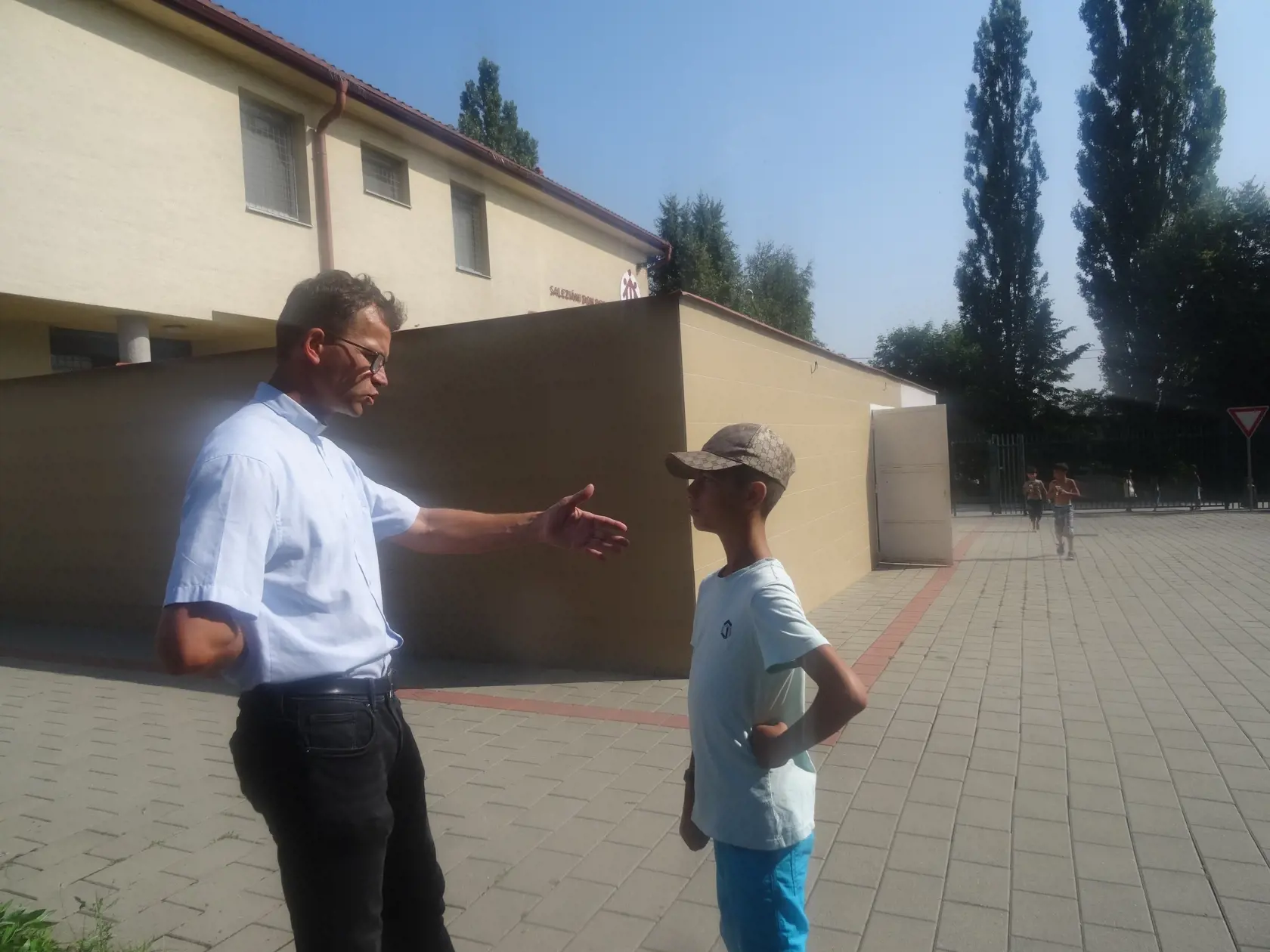 Deti rady chodia do pastoračného centra, keďže kňazi sa s nimi milo rozprávajú a neodháňajú ich od seba, ako to neraz zažívajú vo svojich rodinách.