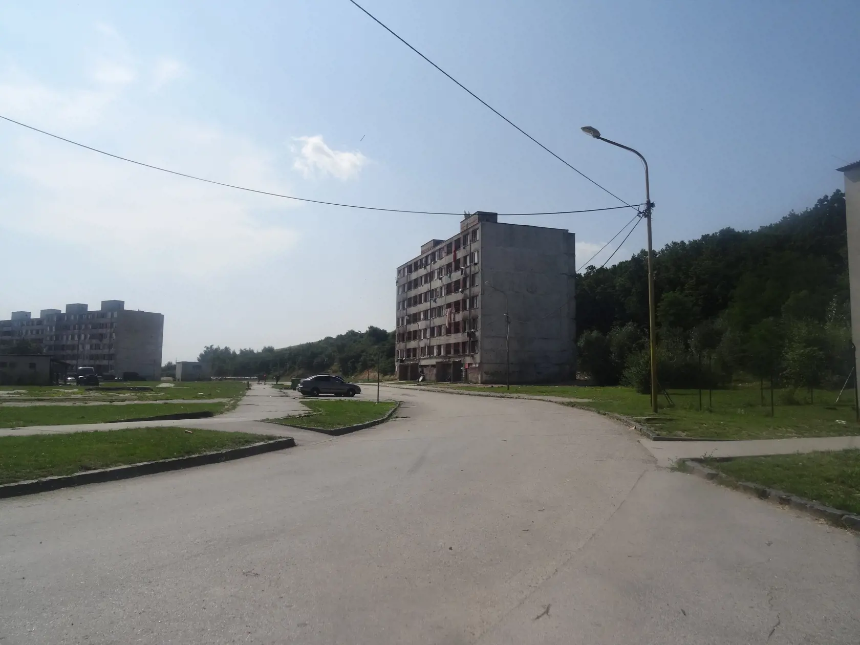 Na Luniku IX vládla pokojná atmosféra, nič nenasvedčovalo tomu, že zakrátko k ním zavíta vzácna návšteva.