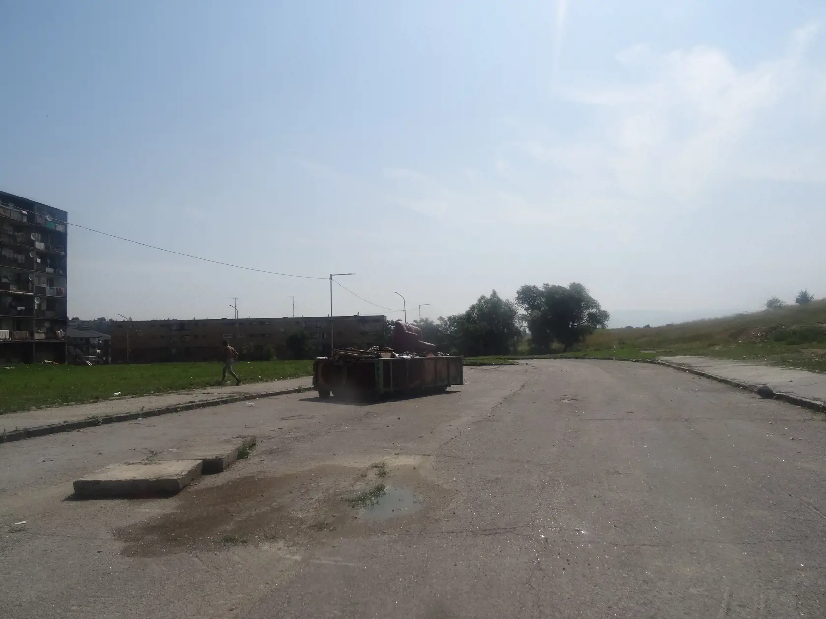 Na Luniku IX vládla pokojná atmosféra, nič nenasvedčovalo tomu, že zakrátko k ním zavíta vzácna návšteva.