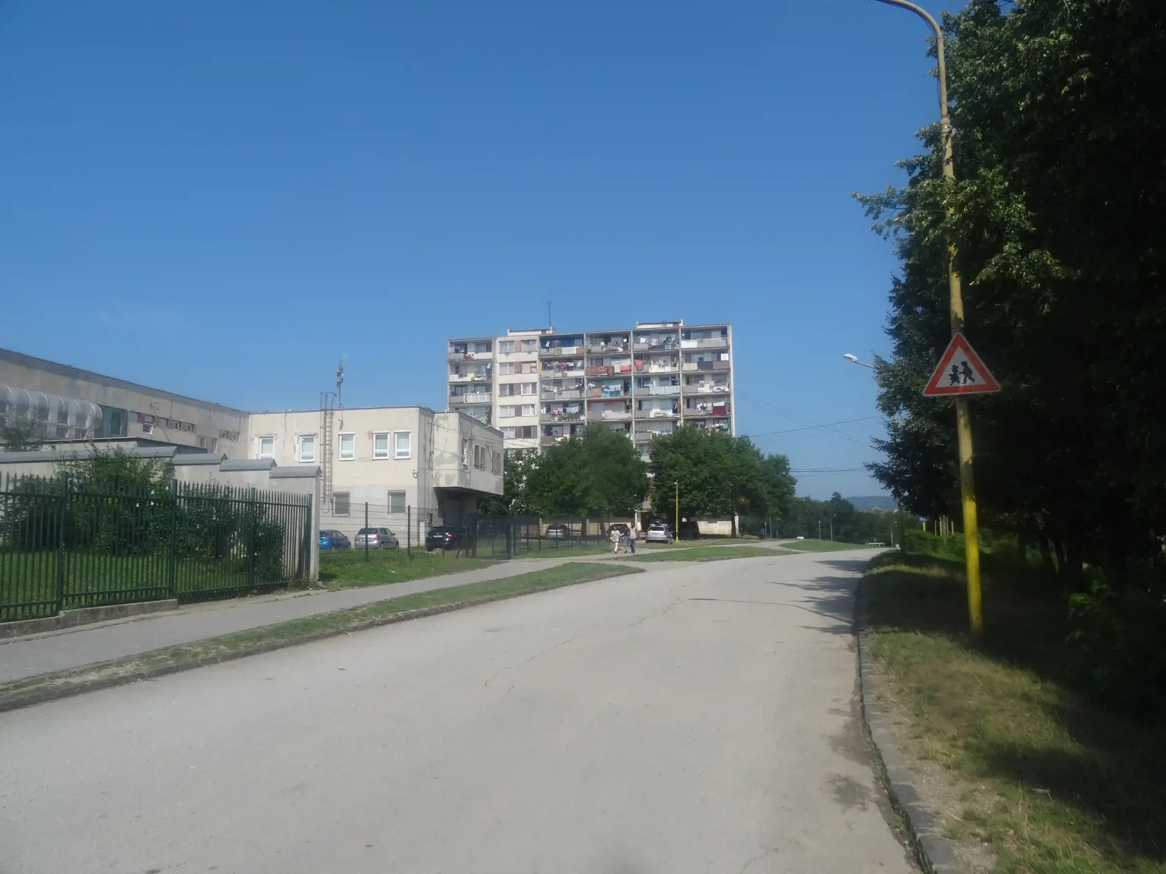 Na Luniku IX vládla pokojná atmosféra, nič nenasvedčovalo tomu, že zakrátko k ním zavíta vzácna návšteva.