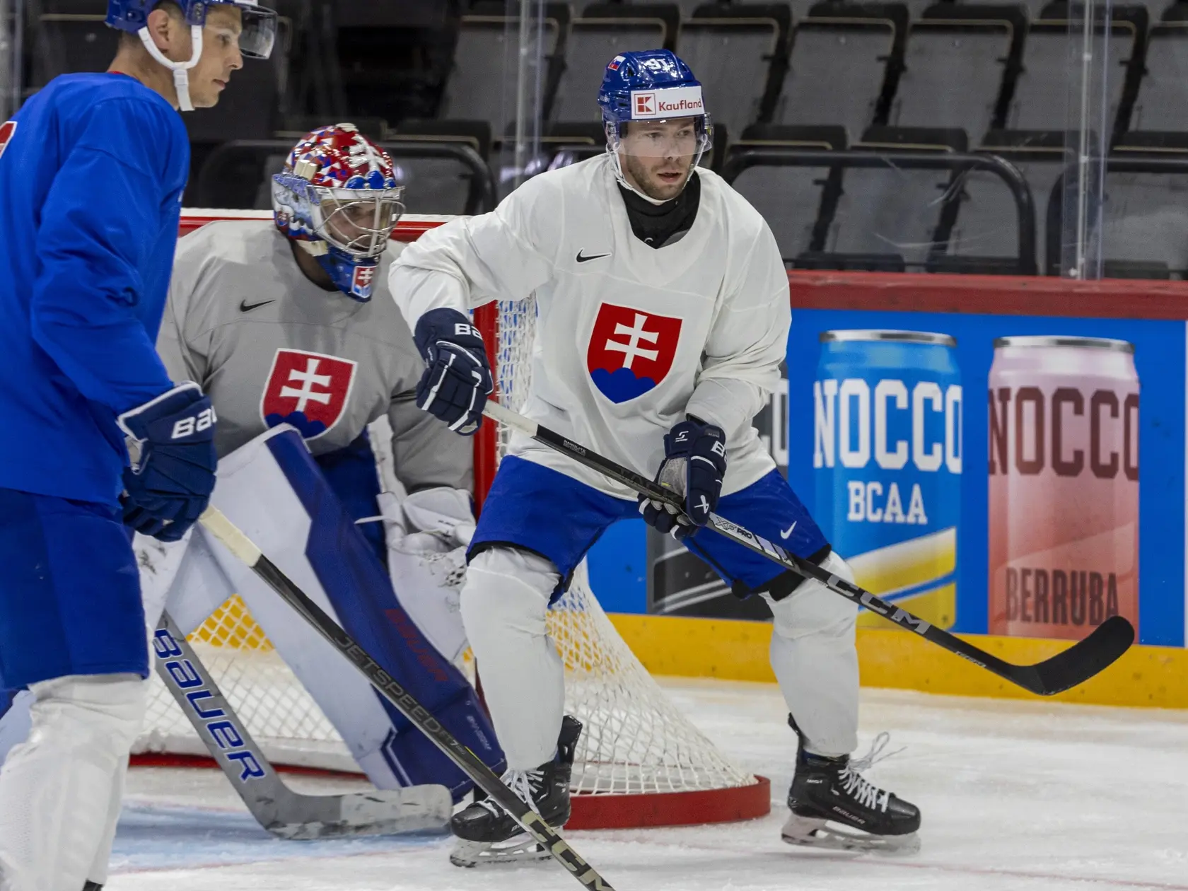 Tréning slovenskej hokejovej reprezentácie na MS 2025 v Štokholme. Na snímke je Matúš Sukeľ. 