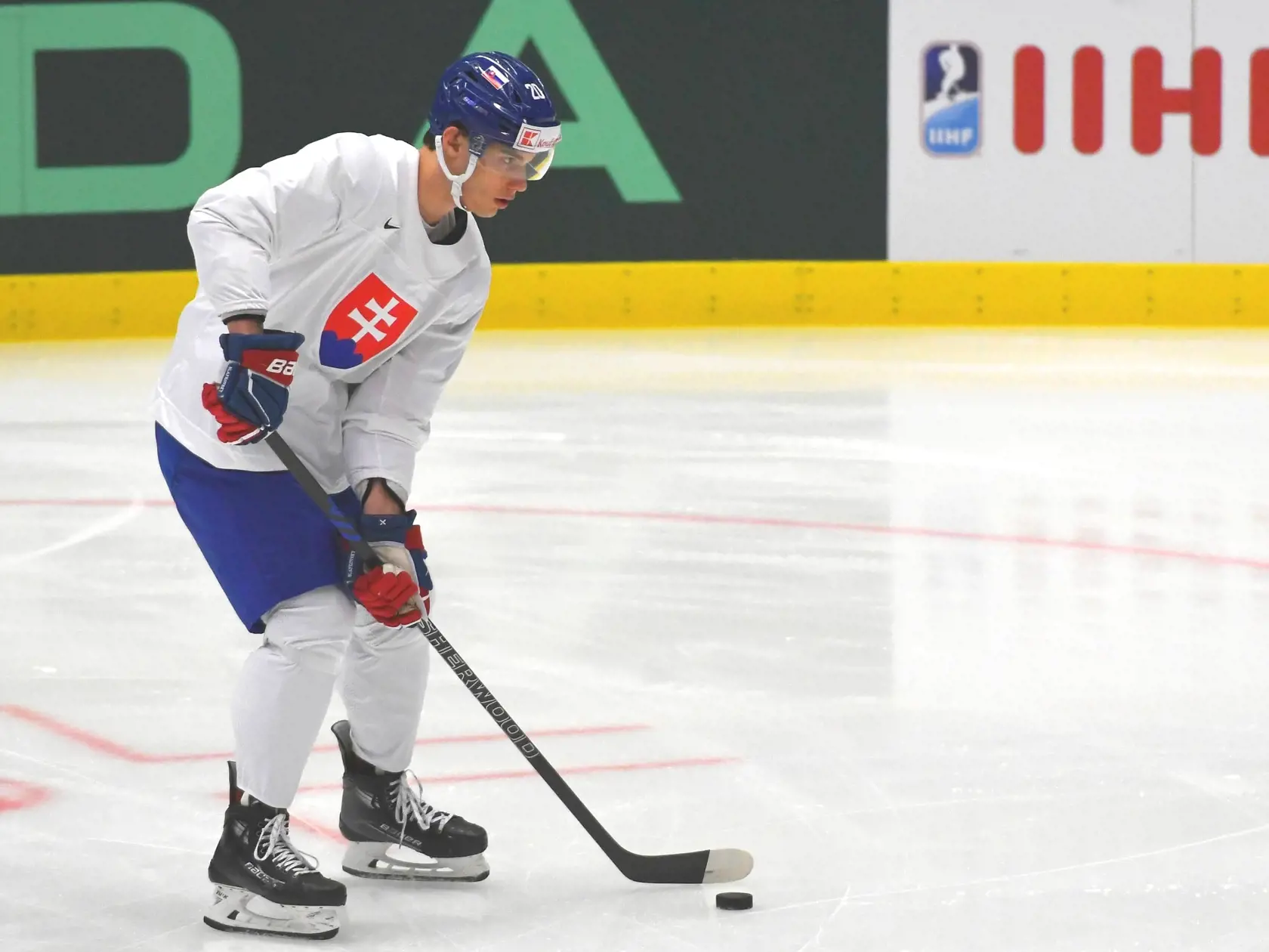 Na snímke slovenský útočník Juraj Slafkovský počas dopoludňajšieho piatkového rozkorčuľovania pred zápasom B-skupiny Slovensko - Nemecko na 87. majstrovstvách sveta v ľadovom hokeji 2024 v Ostrave 10. mája 2024. FOTO TASR

