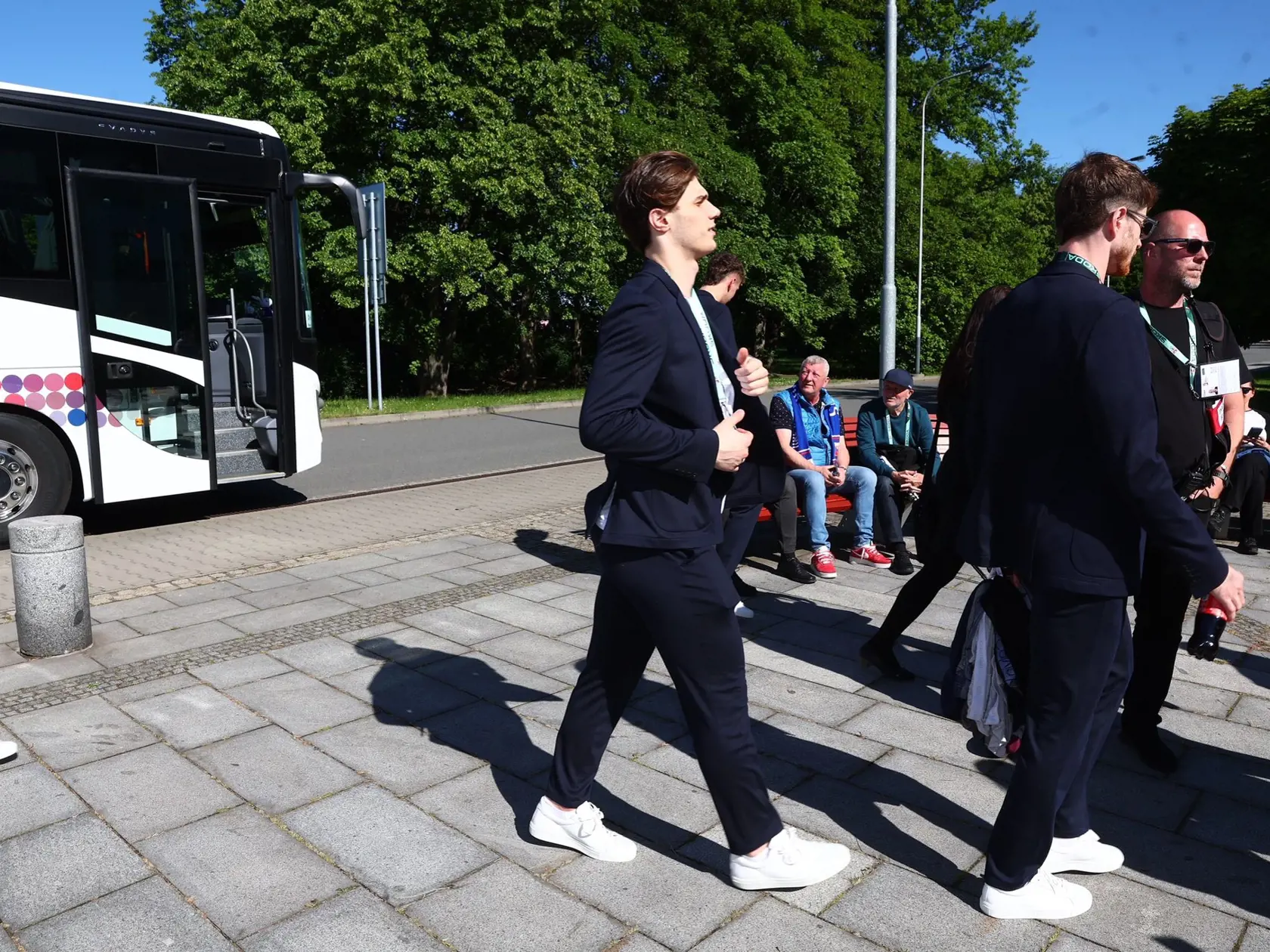 Slovenskí hokejisti pri príchode na hotel.