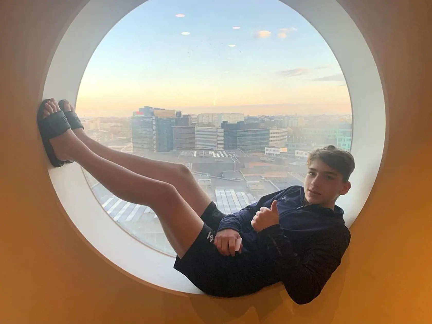 14-ročný Leonard je v týchto dňoch v Štokholme.