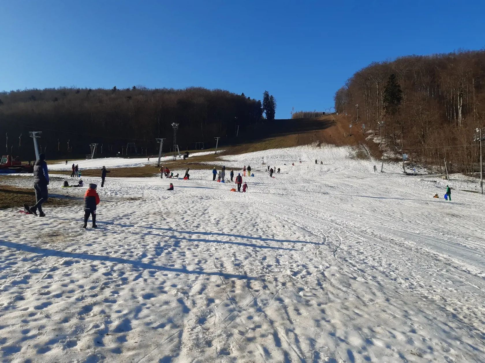 Slabšiu návštevnosť ovplyvnilo oteplenie a otvorenie tzv. detskej zjazdovky.