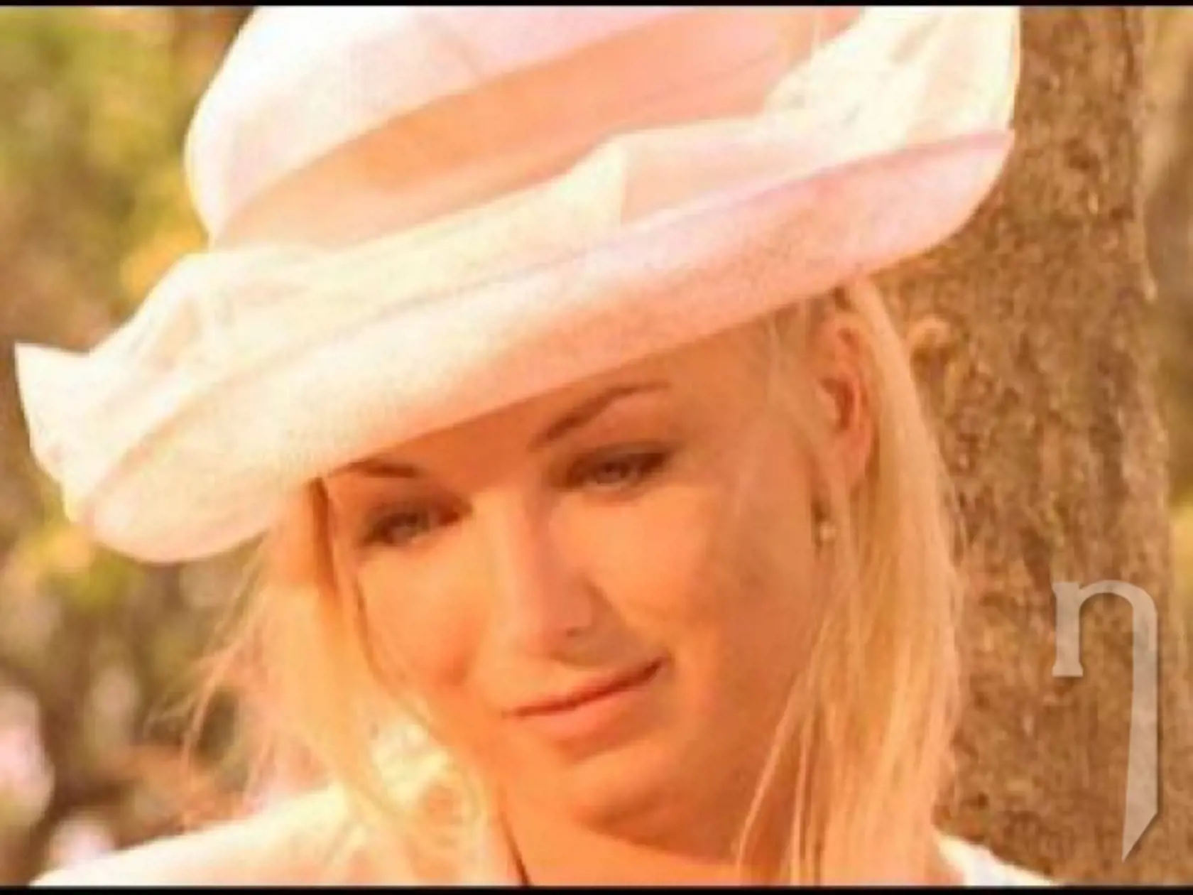 Krásna herečka Eva Vejmělková oslavuje významné životné jubileum, päťdesiat rokov. 