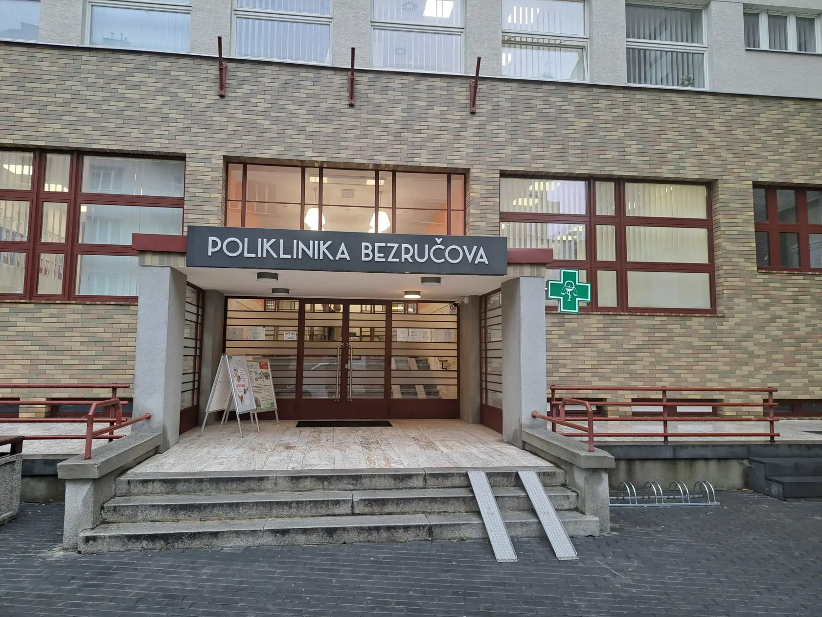 Za vybudovanie bezbariérového prístupu bola iniciovaná petičná akcia.
