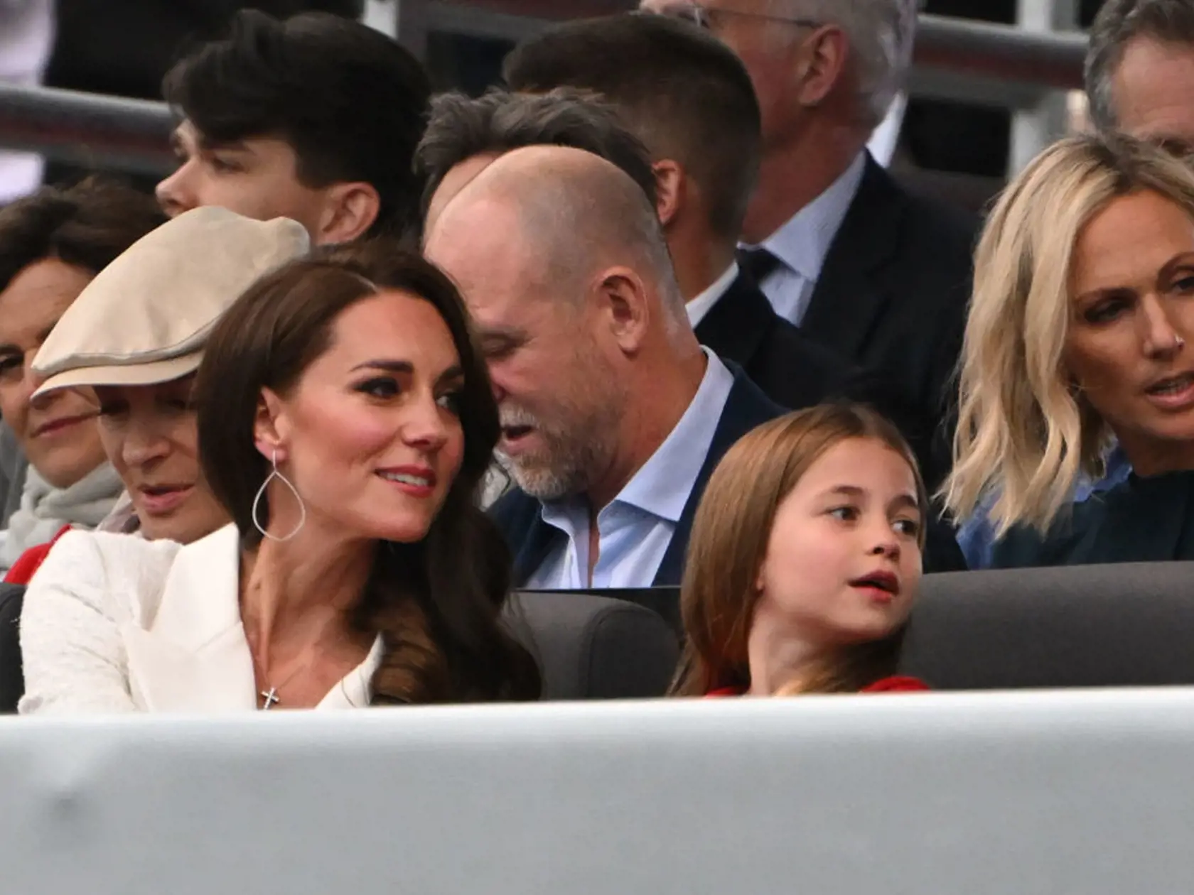 Vojvodkyňa Kate s dcérou, princeznou Charlotte počas sobotňajšieho koncertu