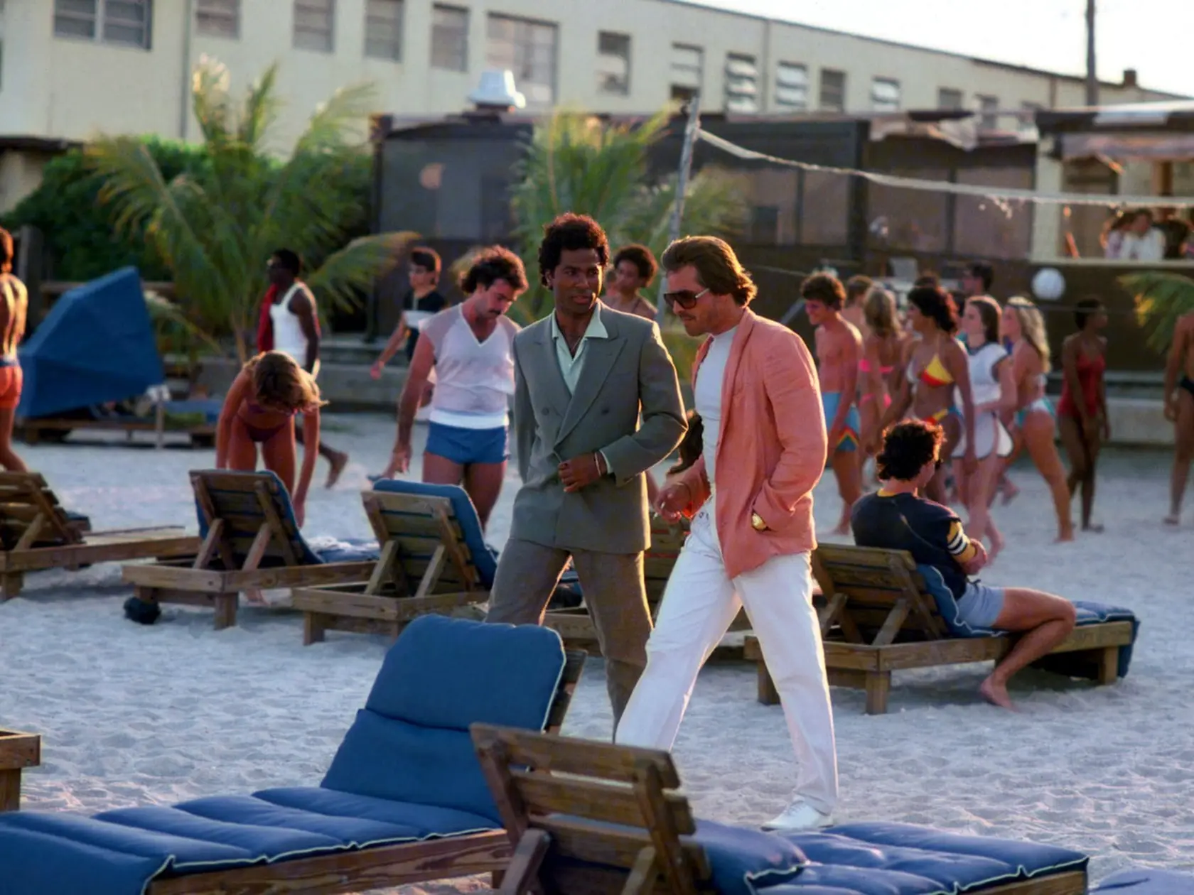Herec si opakovane zahral šoféra limuzíny v obľúbenej kriminálke Miami Vice.
