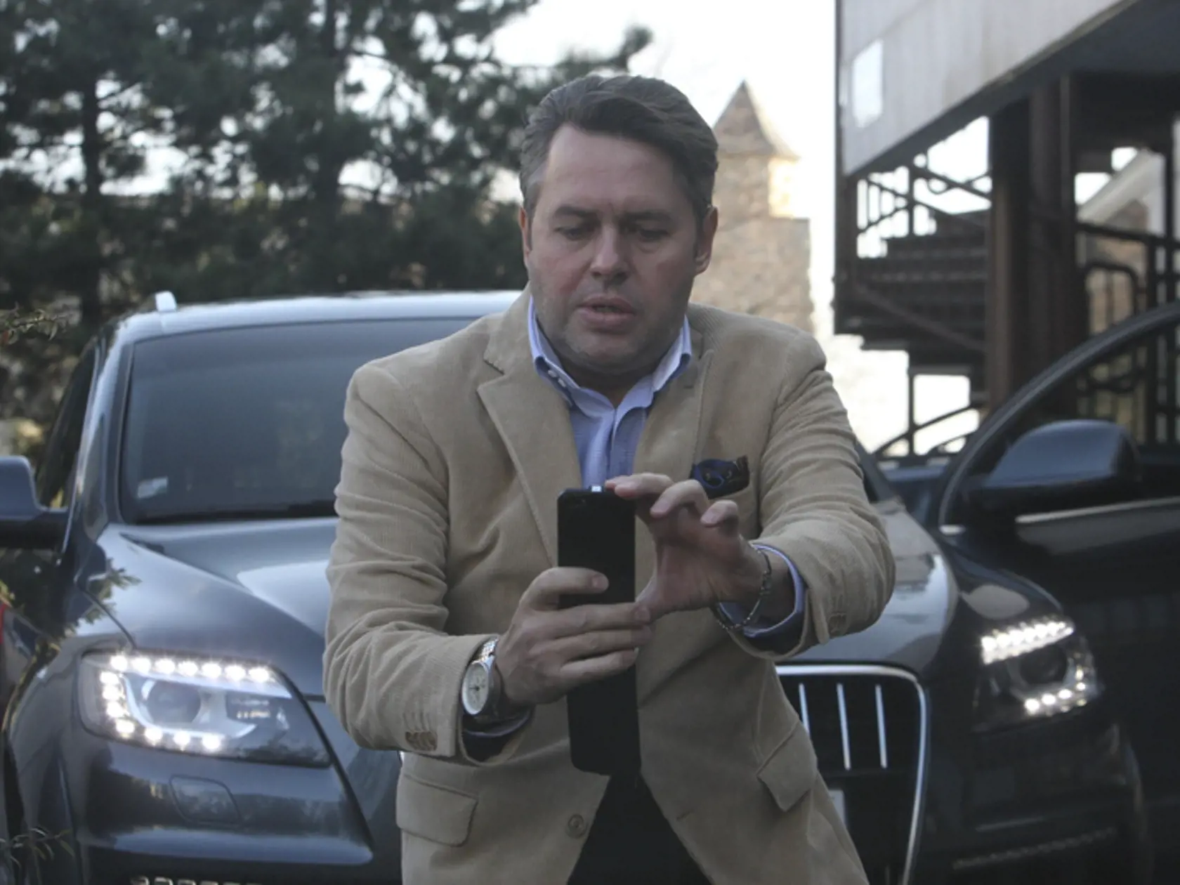 VLADIMÍR JÁNOŠ: Poslanecký plat vraj nepotrebuje a firma, kde figuruje, nie je v zisku.