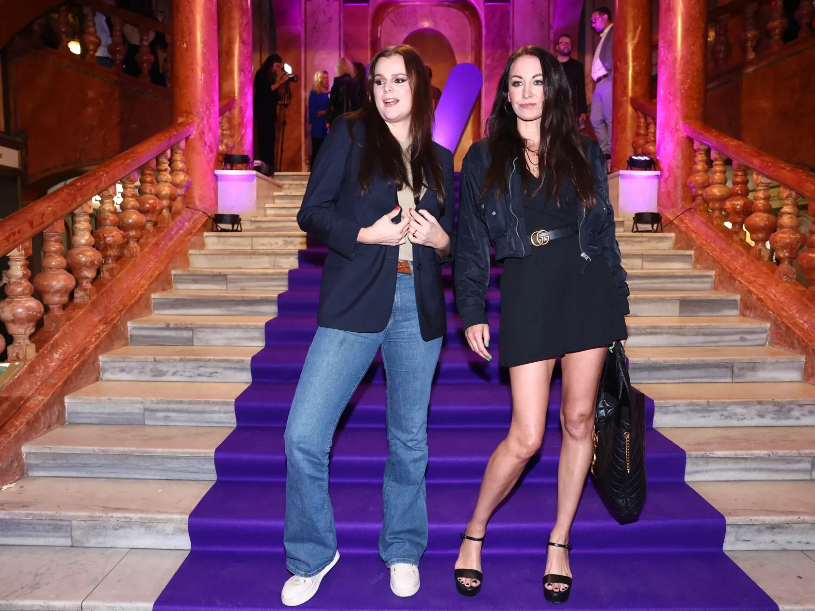 Slávnostná premiéra minisérie Iveta v pražskej Lucerne. Ornella Koktová a Agáta Hanychová.