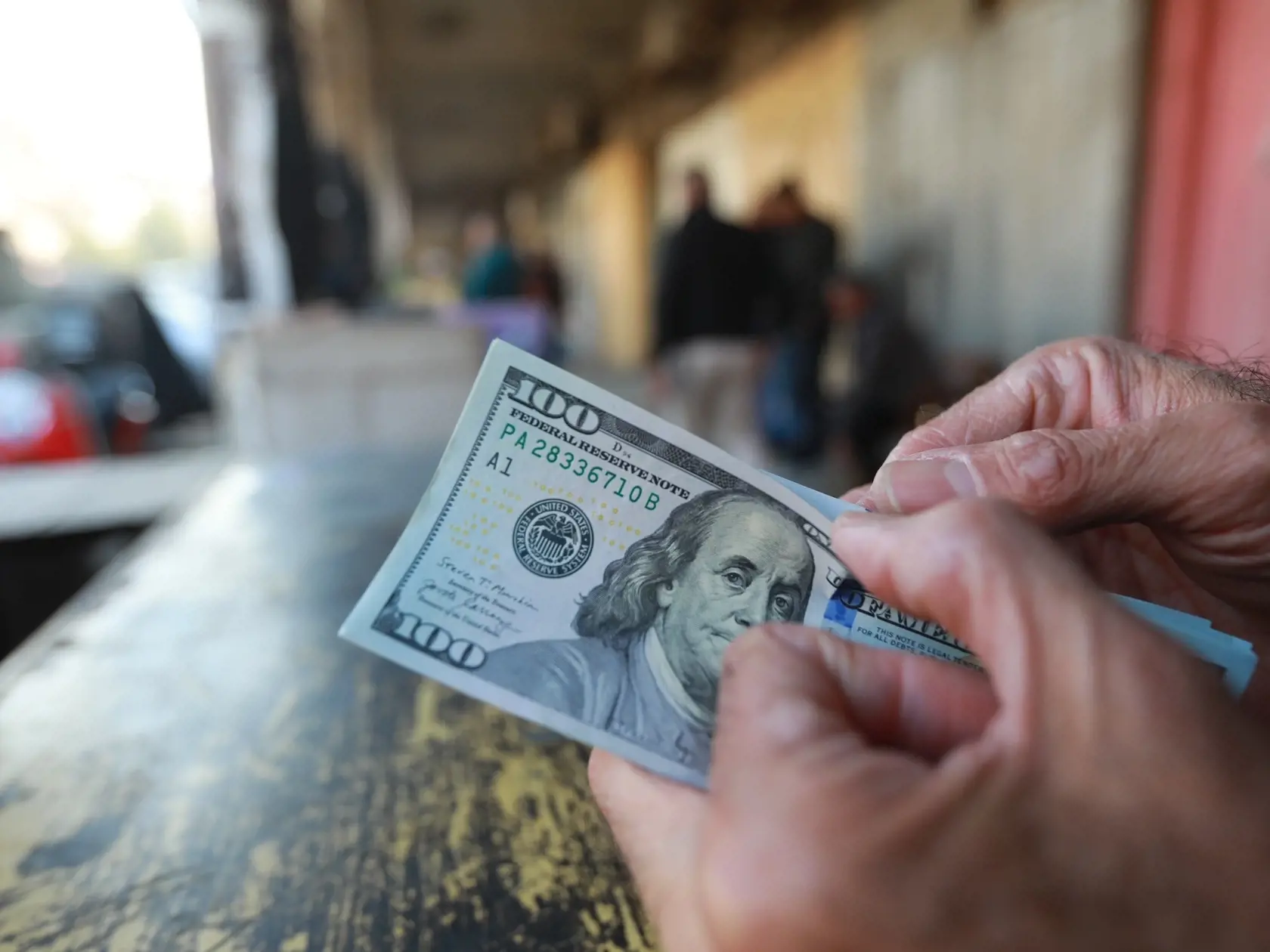 Z nášho trhu odchádza veľká banka, v ktorej má vložené peniaze tisíce Slovákov. Ide o pobočku francúzskej banky Cetelem.