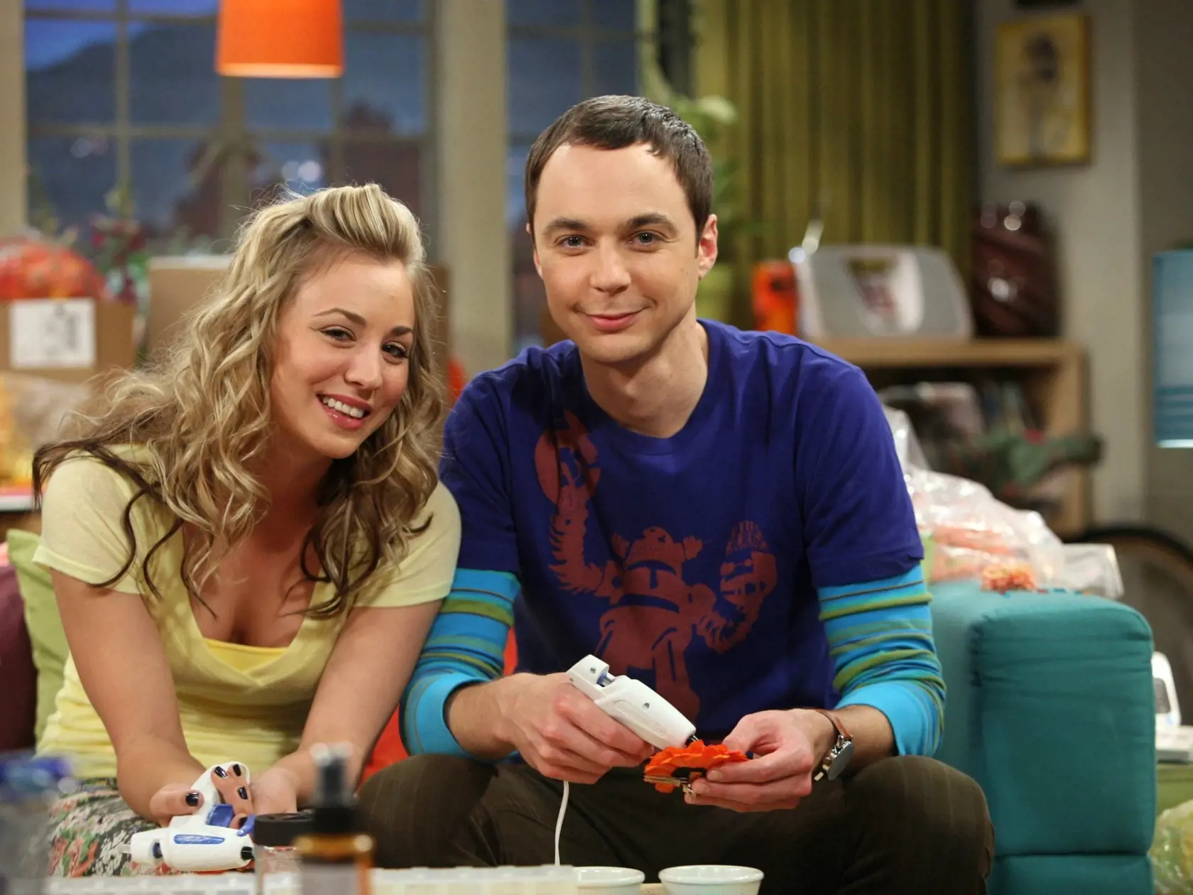 Kaley Cuoco ako Penny v seriáli Teória veľkého tresku.