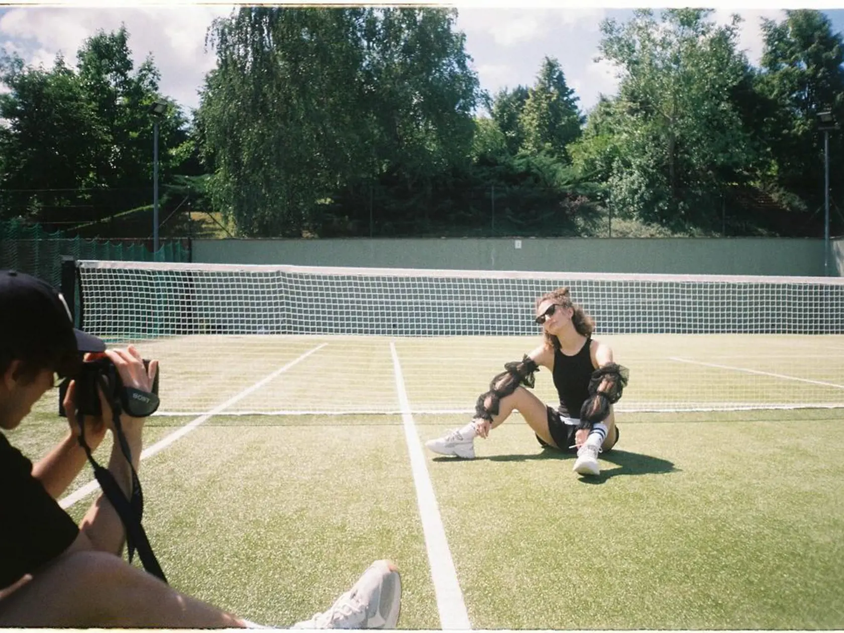 Zákulisné fotografie z natáčania prvej autorskej piesne Pehy dní. Klip k piesni natáčali na starú kameru z roku 1994.