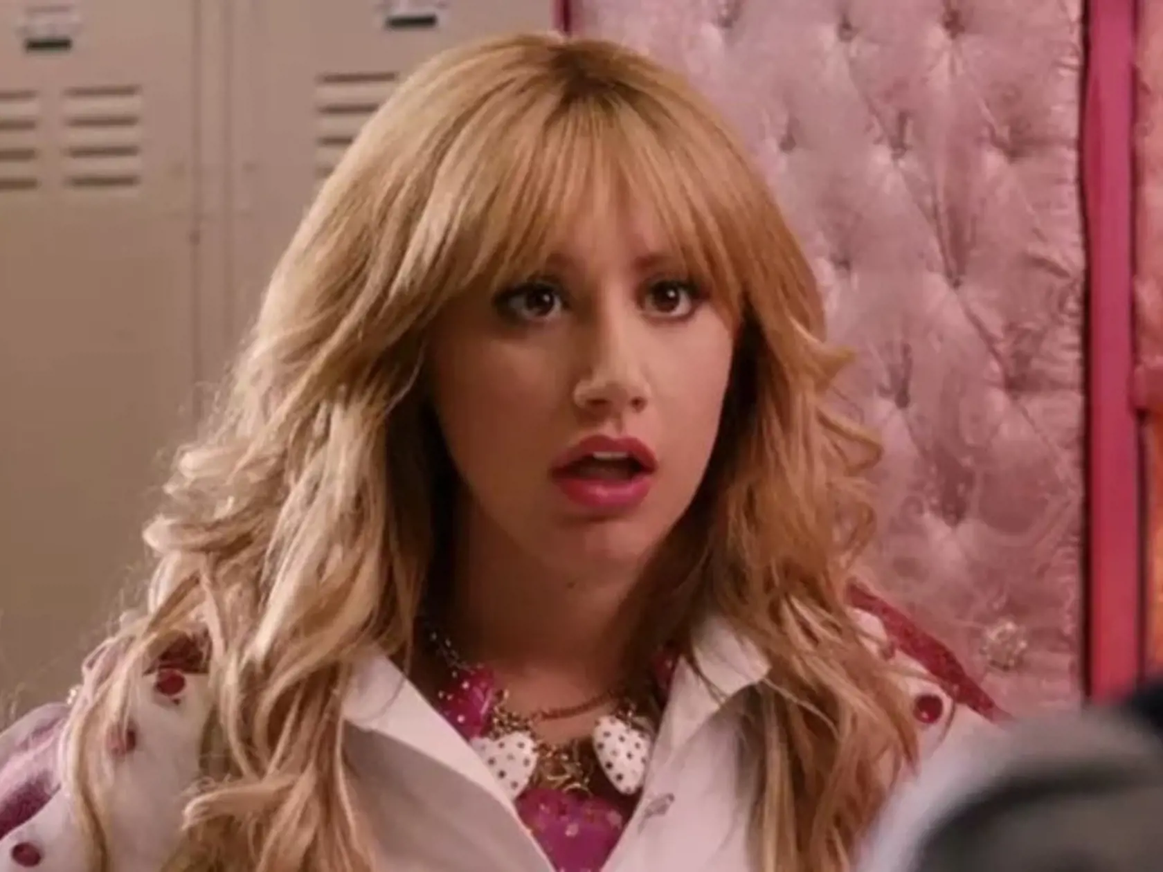 Protivnú Sharpey si zahrala Ashley Tisdale.