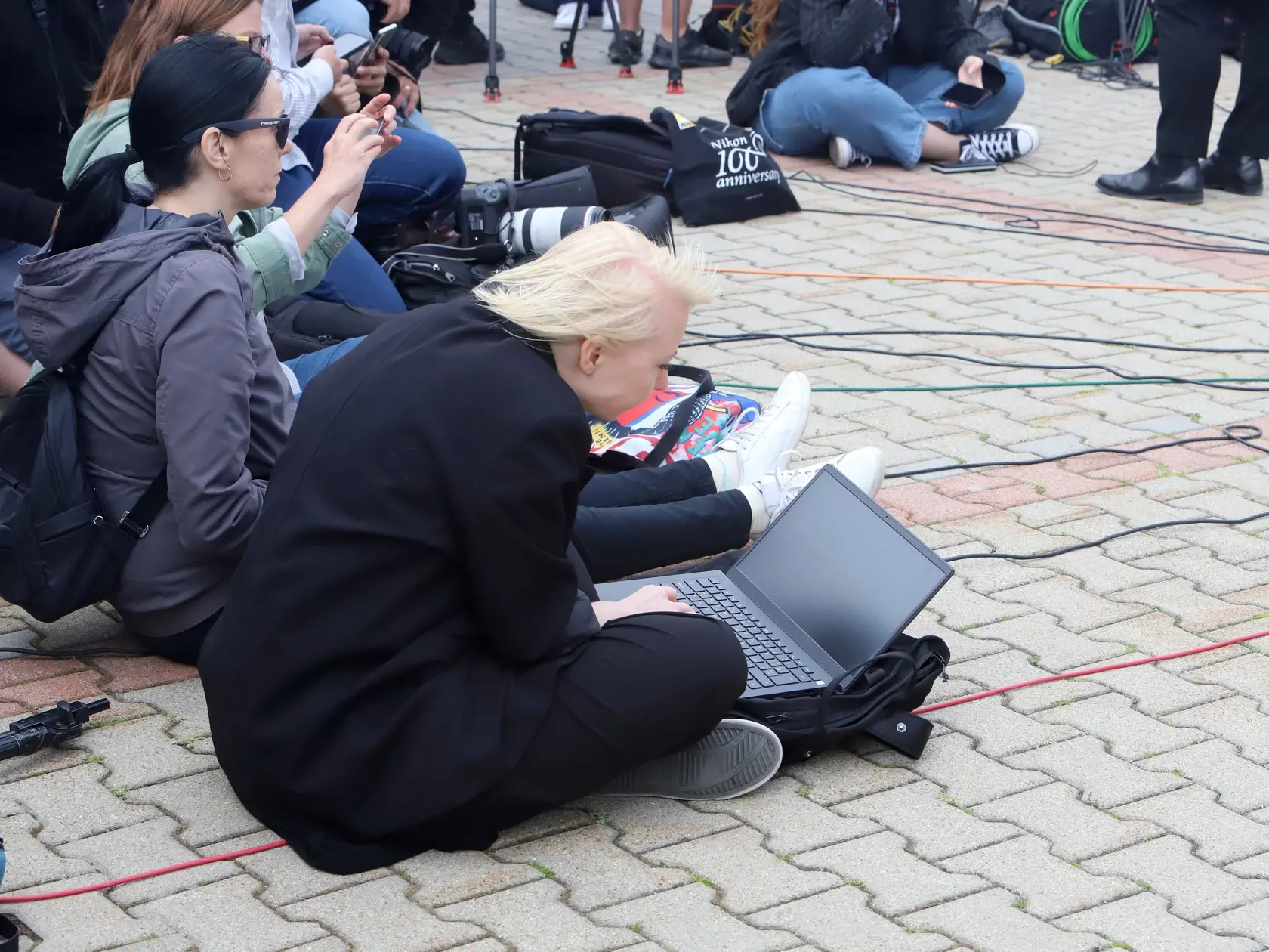 Premiéra SR Roberta Fica včera (15.5) po streľbe previezli do nemocnice v Banskej Bystrici. Na snímke novinári počas tlačovej konferencie v areáli Rooseveltovej nemocnice v Banskej Bystrici 16. mája 2024. FOTO TASR - Ján Krošlák