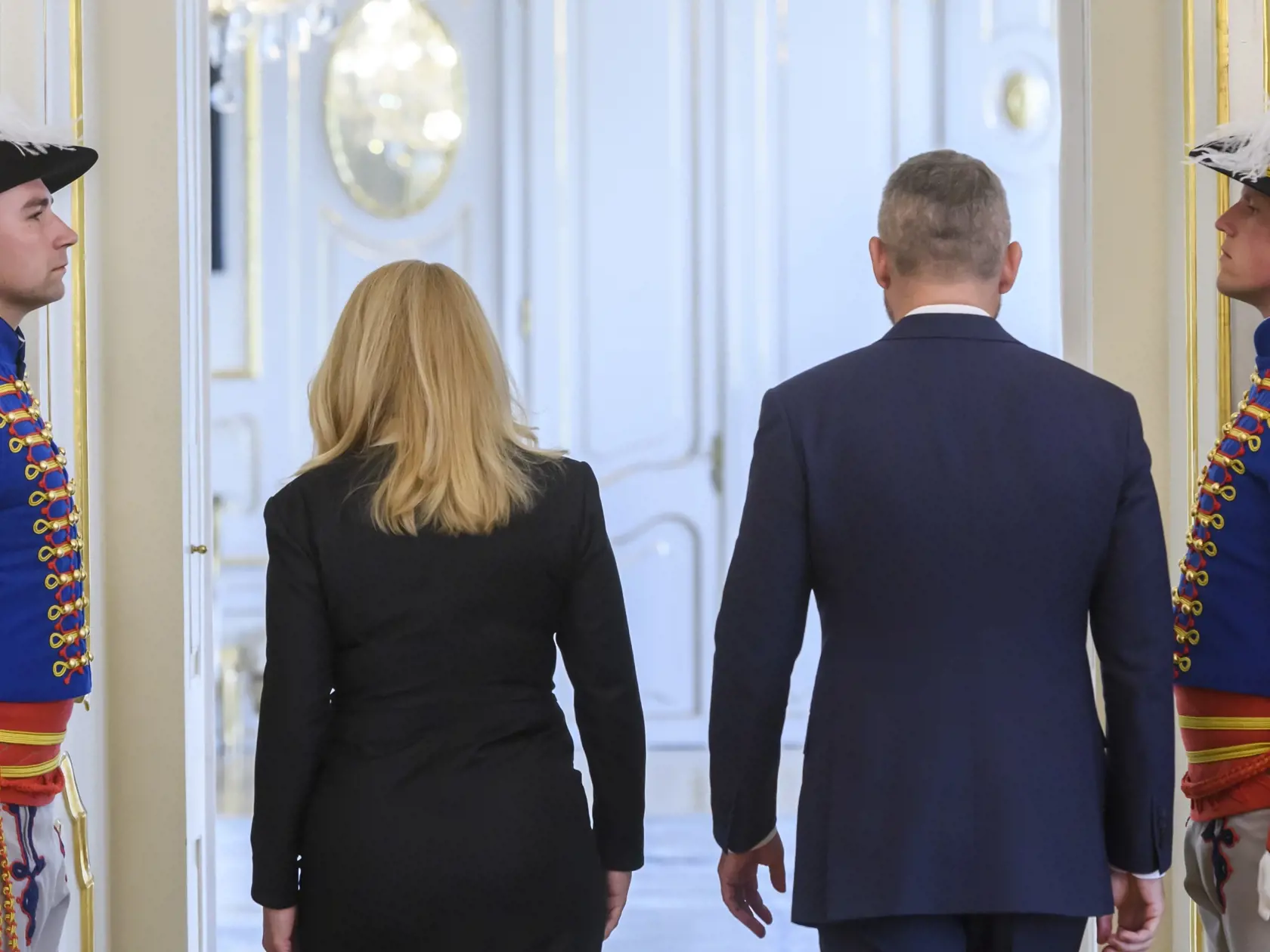 Na snímke sprava novozvolený prezident SR Peter Pellegrini a prezidentka SR Zuzana Čaputová odchádzajú po vyhlásení k atentátu na premiéra SR Roberta Fica (Smer-SD) v Bratislave 16. mája 2024. FOTO TASR - Jaroslav Novák