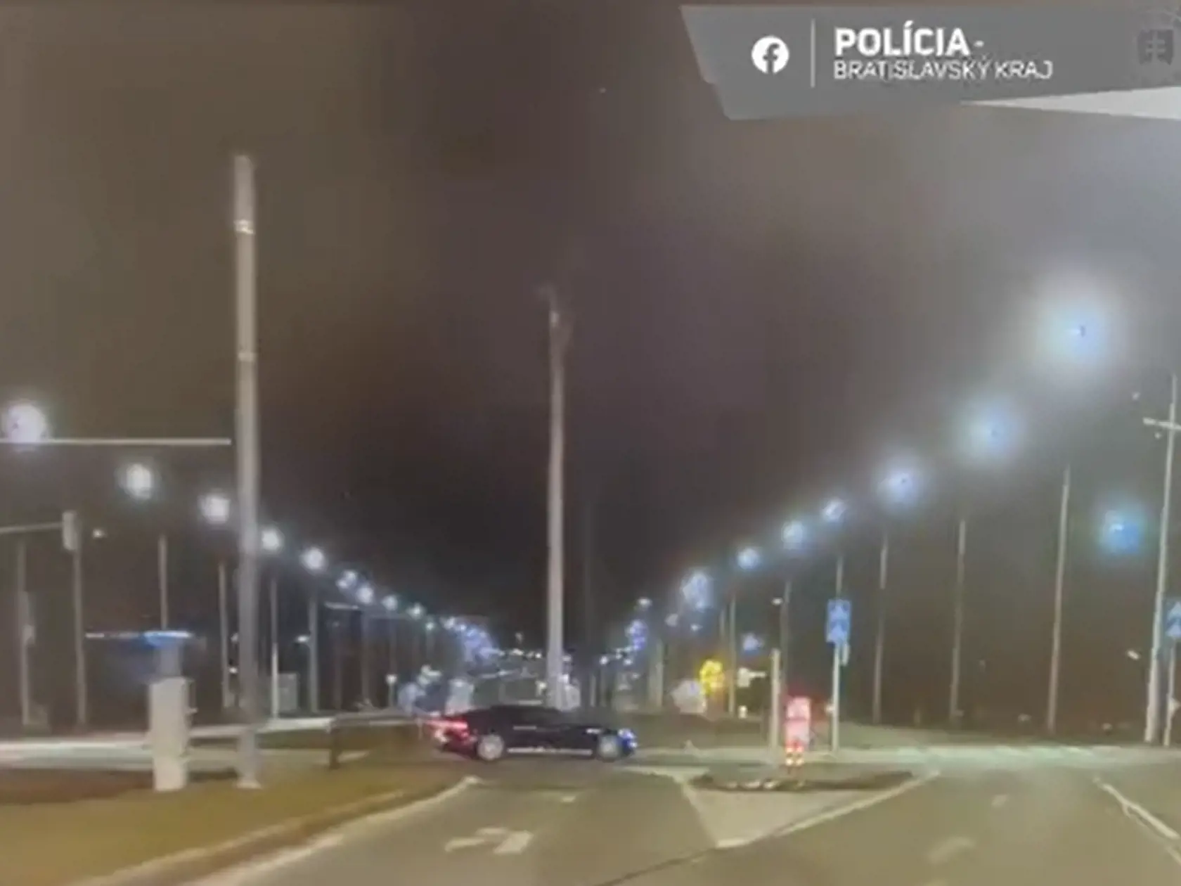 Vo vysokej rýchlosti sa s vozidlom prudko otočil do protismeru.