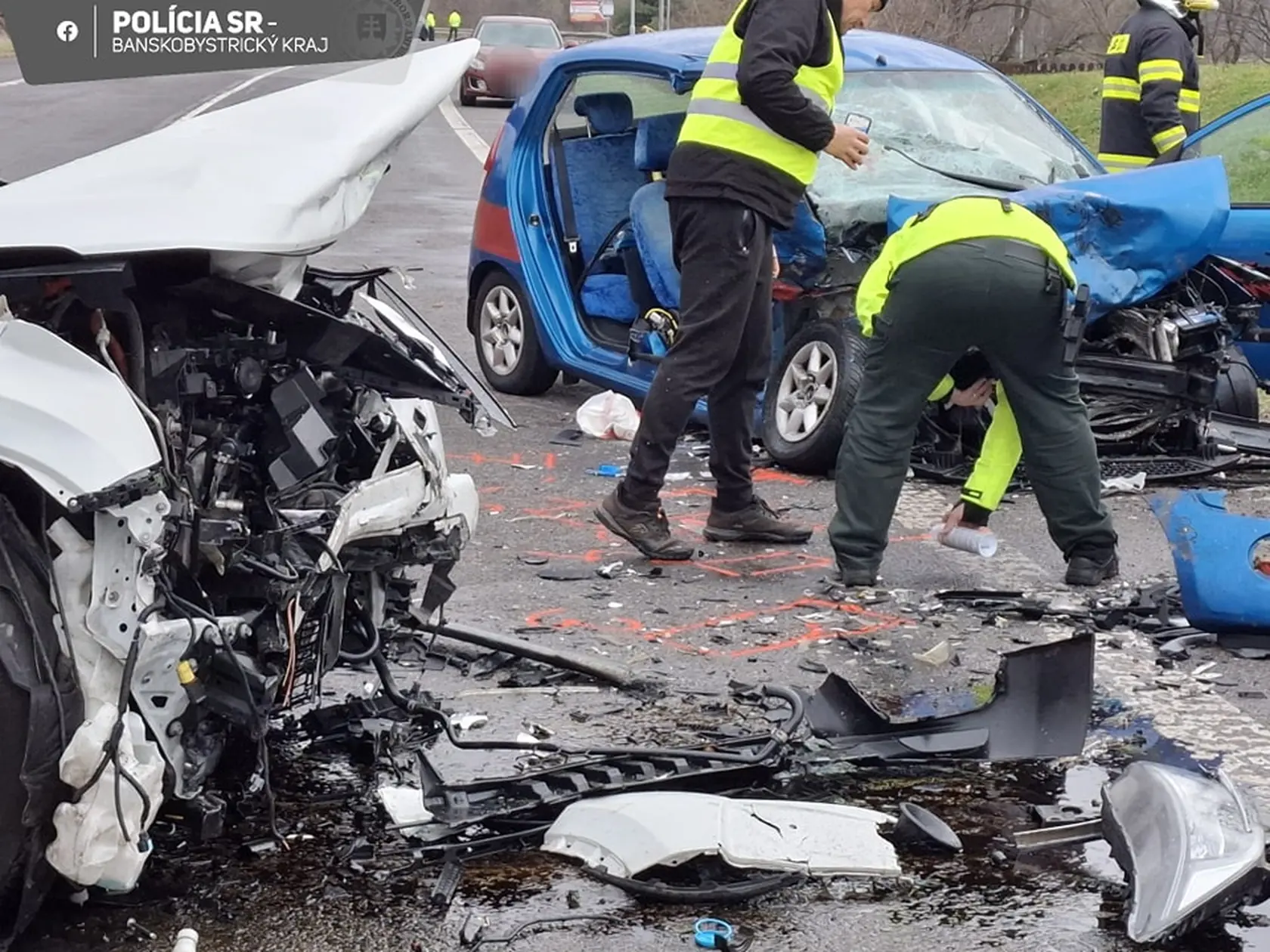 29-ročnú vodičku z druhého auta musel zachraňovať vrtuľník.