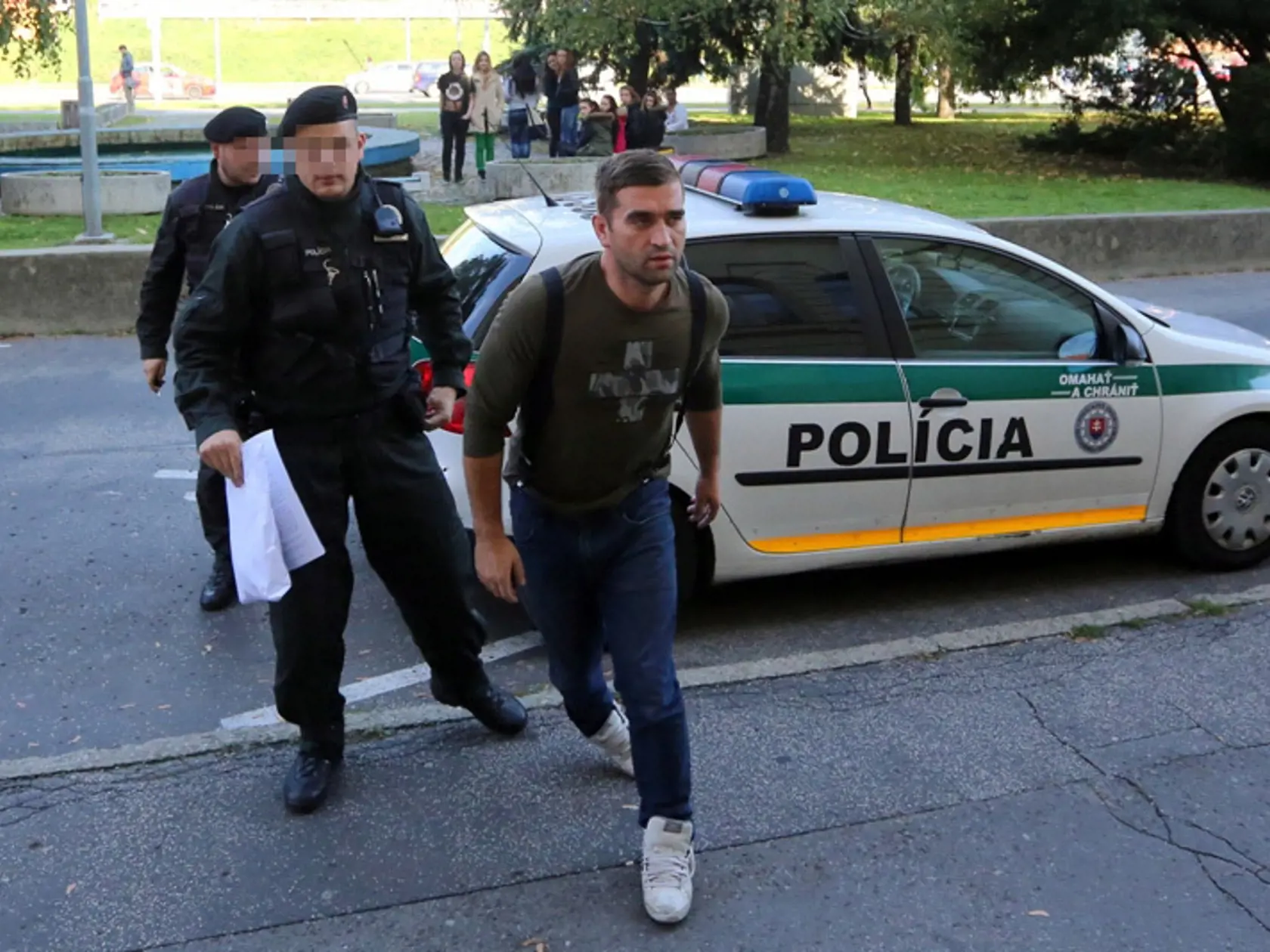 Milan Ondrík cestou na súd, ktorý mu zakázal šoférovať na jeden rok.