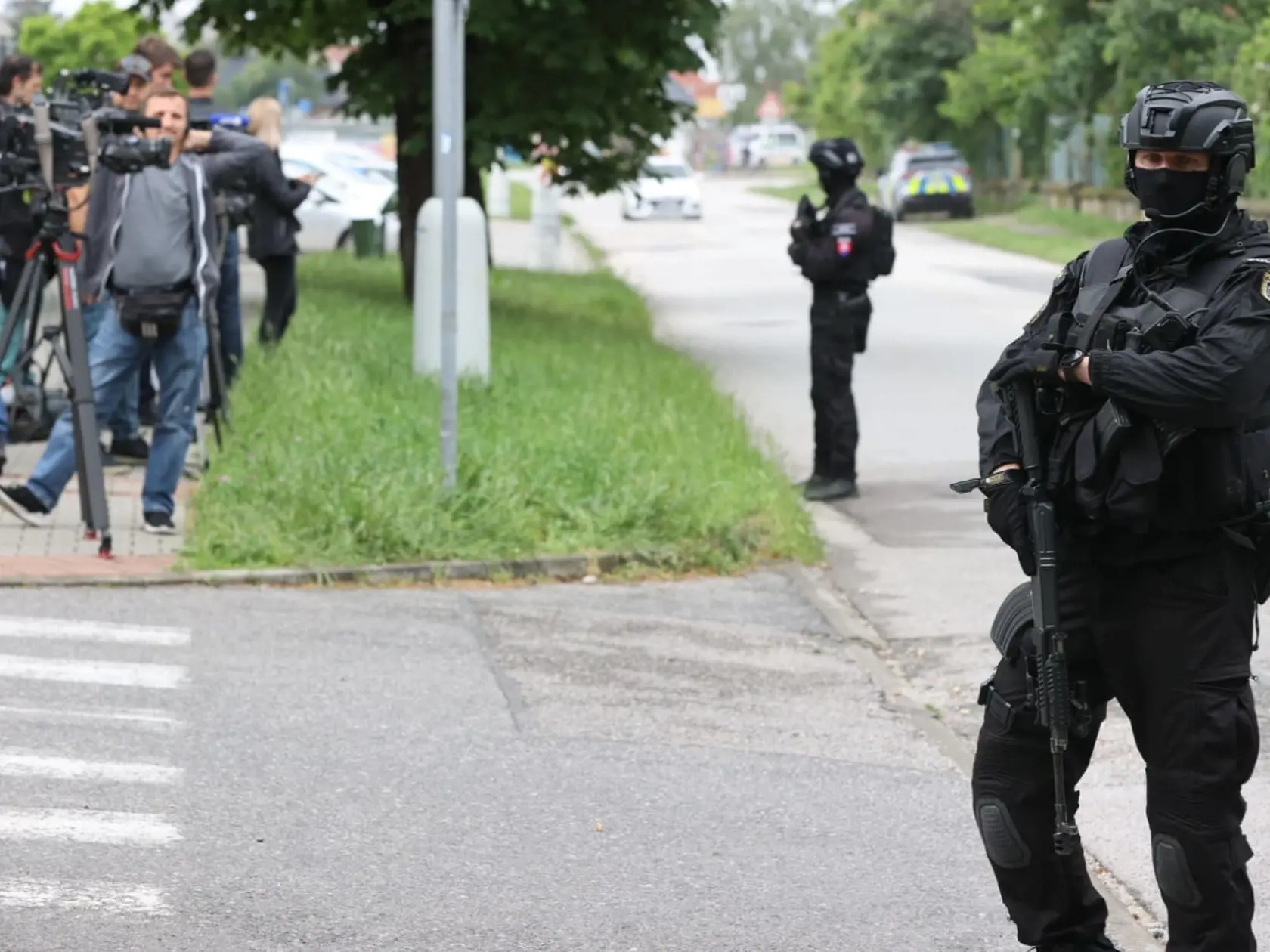 Eskorta doviezla na pojednávanie muža, ktorý strieľal na Fica.