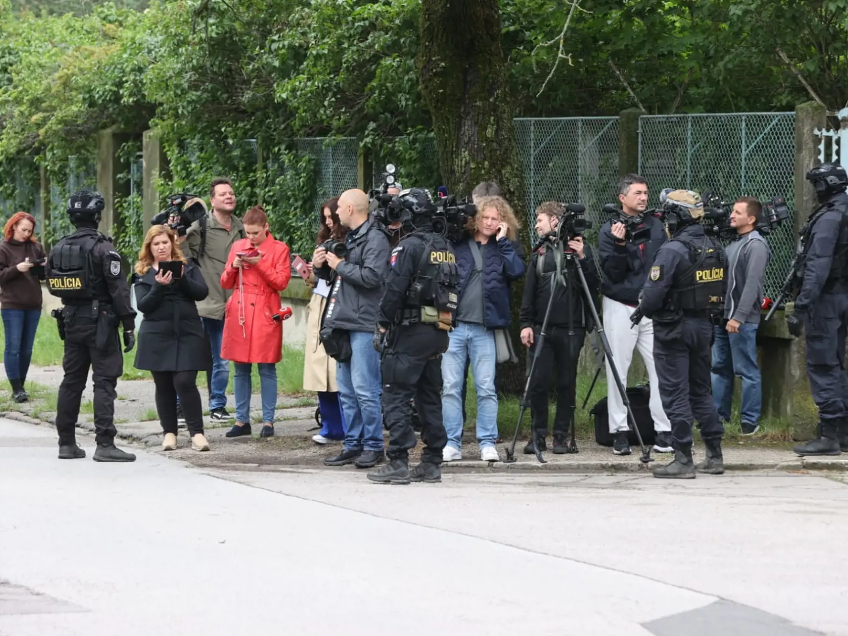 Eskorta doviezla na pojednávanie muža, ktorý strieľal na Fica.